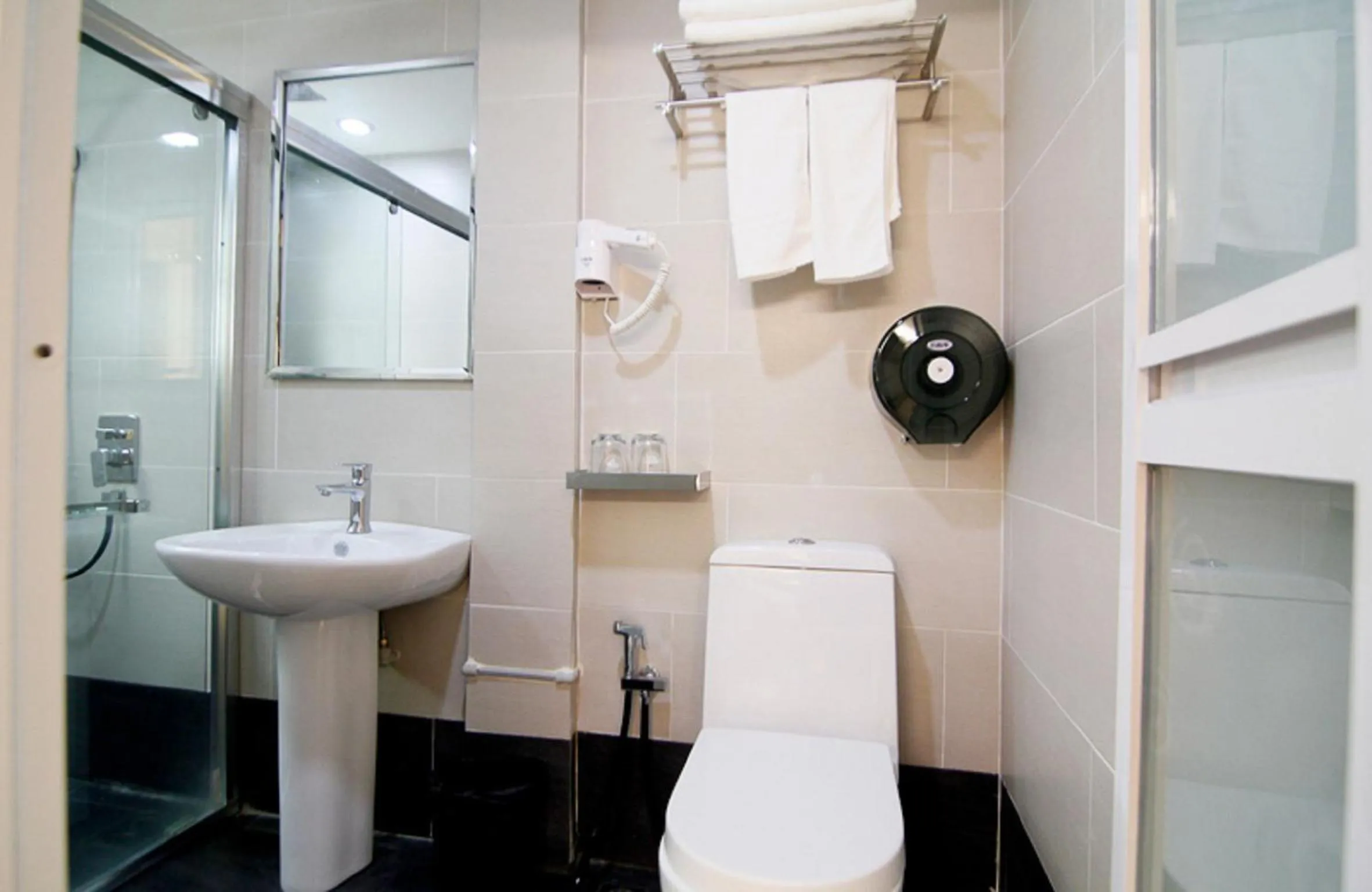 Bathroom in Kingsley Hotel