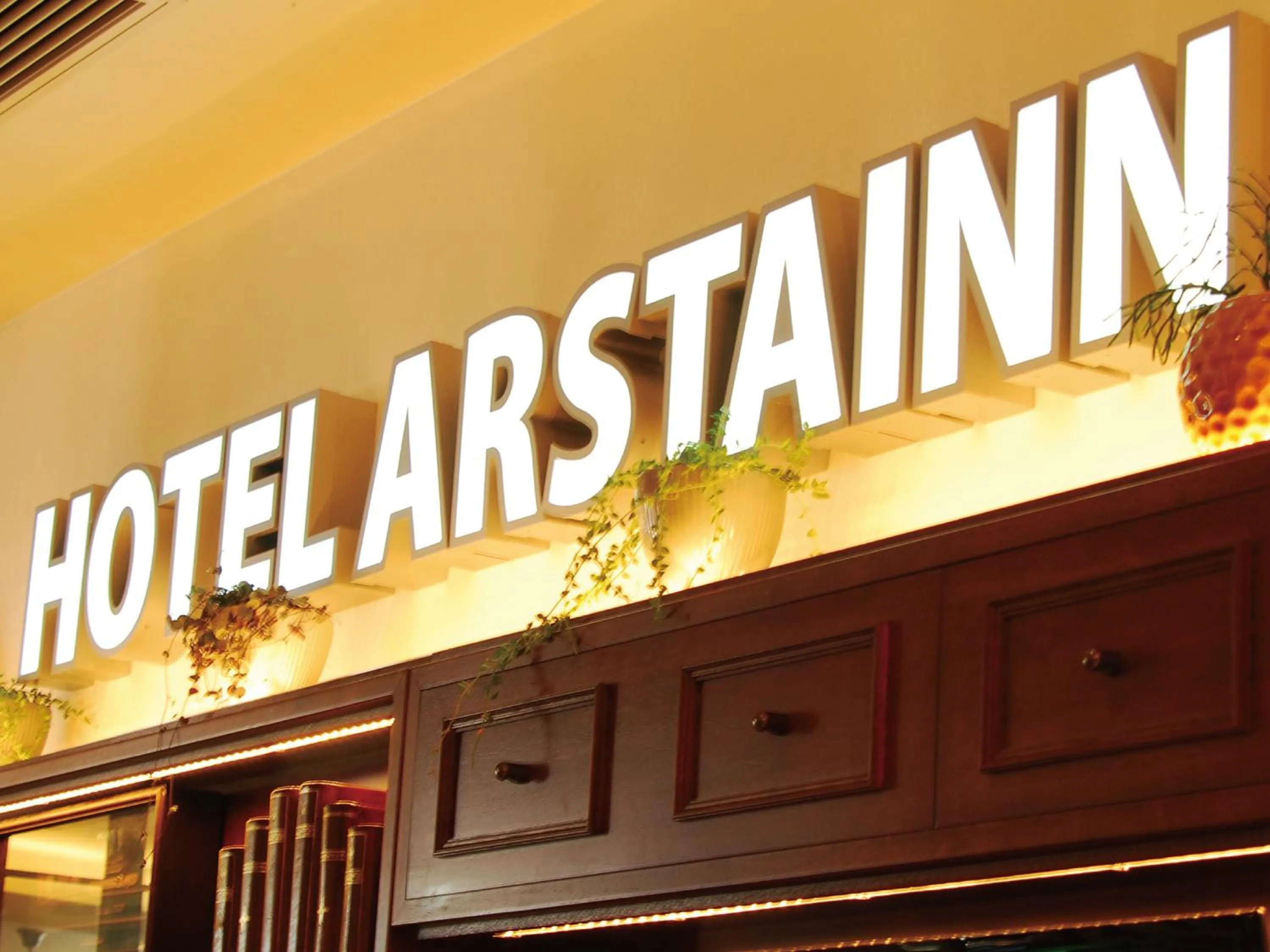 Logo/Certificate/Sign in Hotel Arstainn