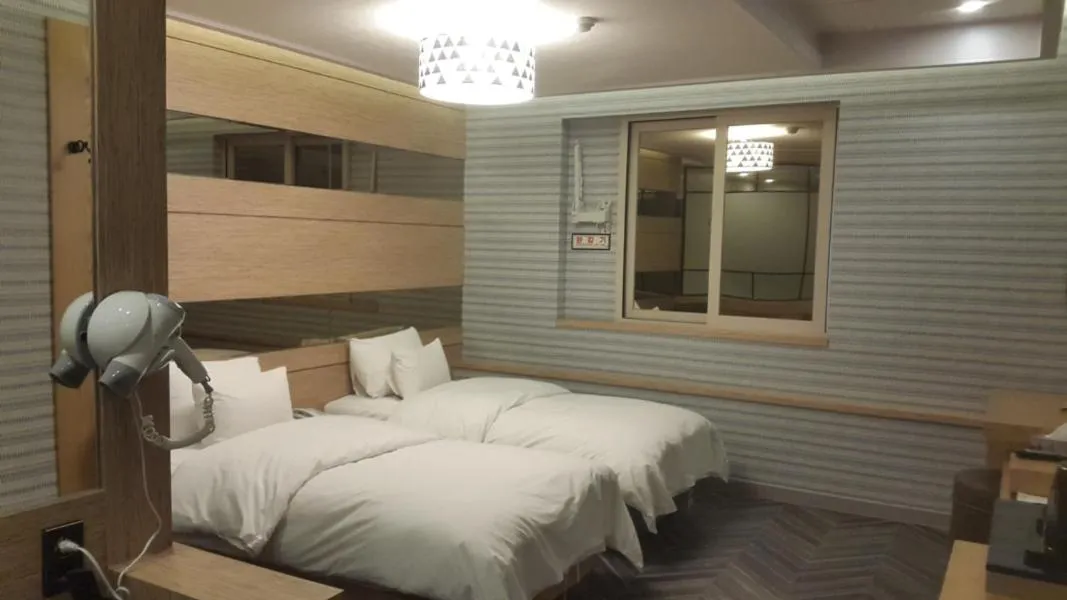 Bed in Jinju Kai Hotel