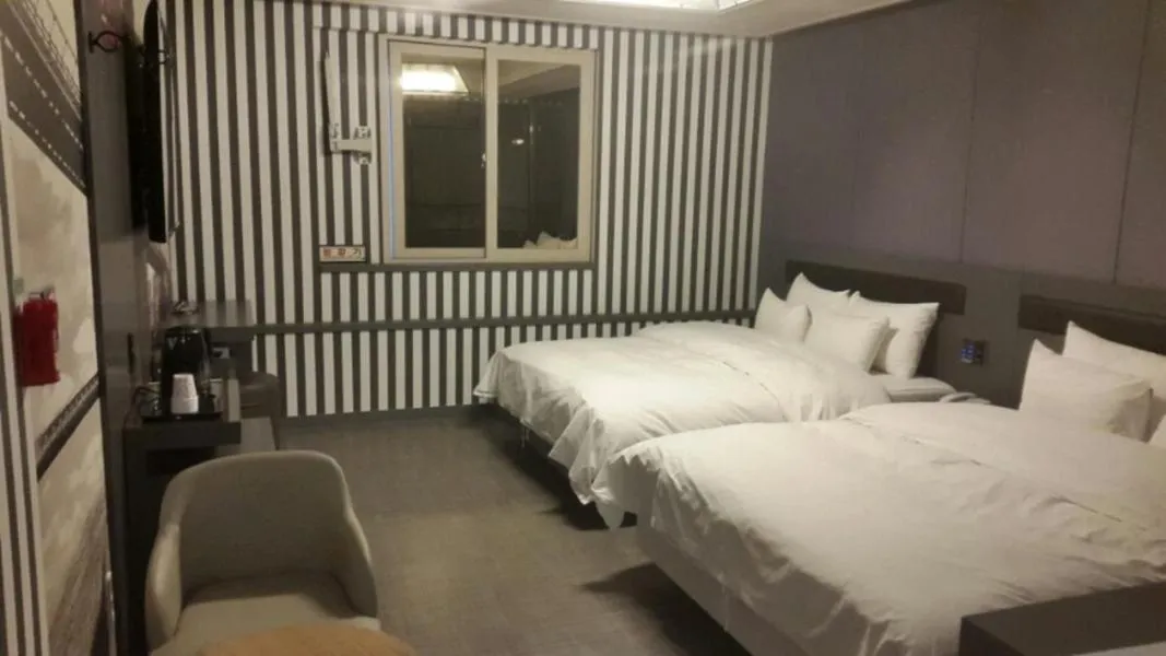 Bed in Jinju Kai Hotel