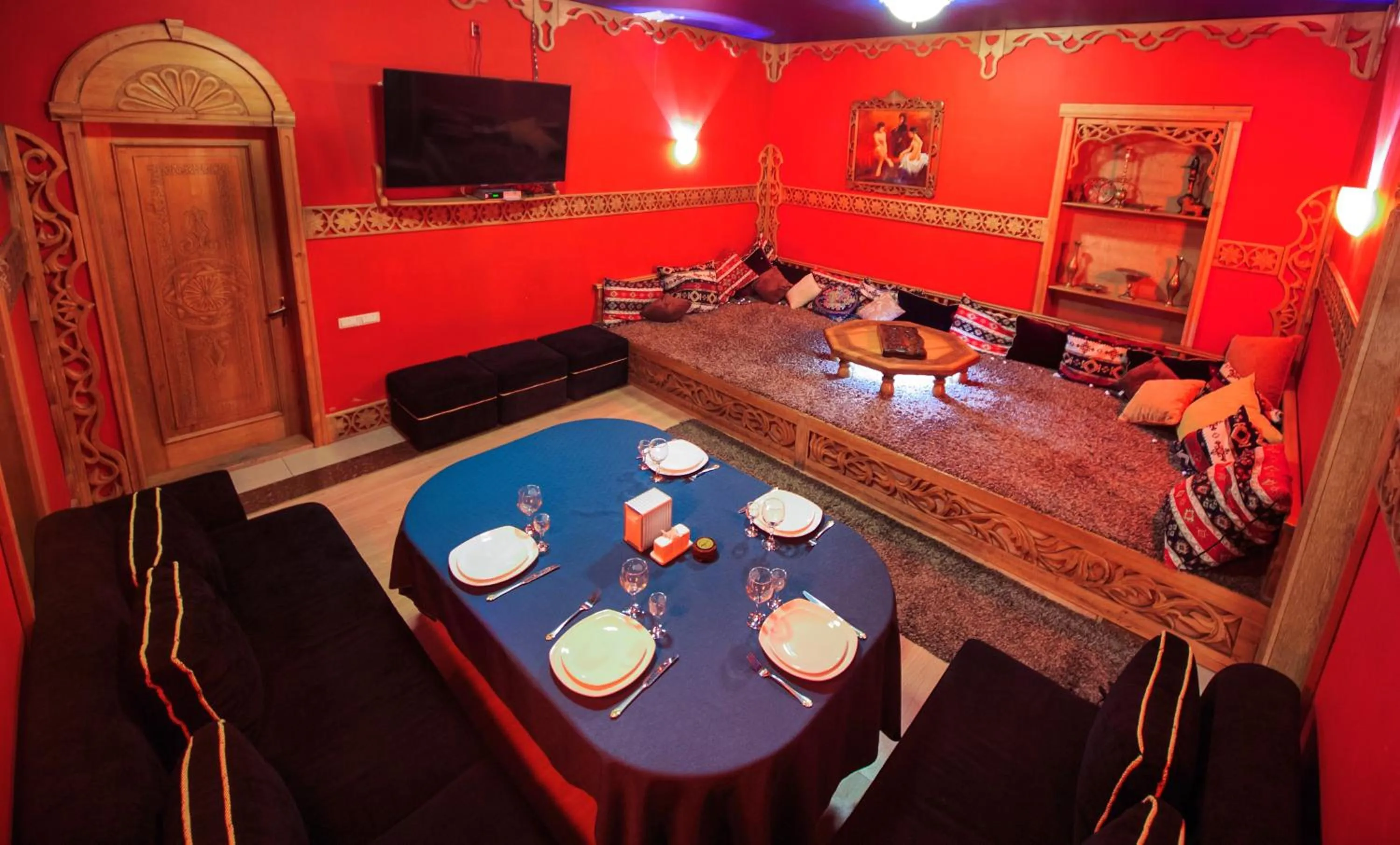 Restaurant/places to eat in Dvin Hotel