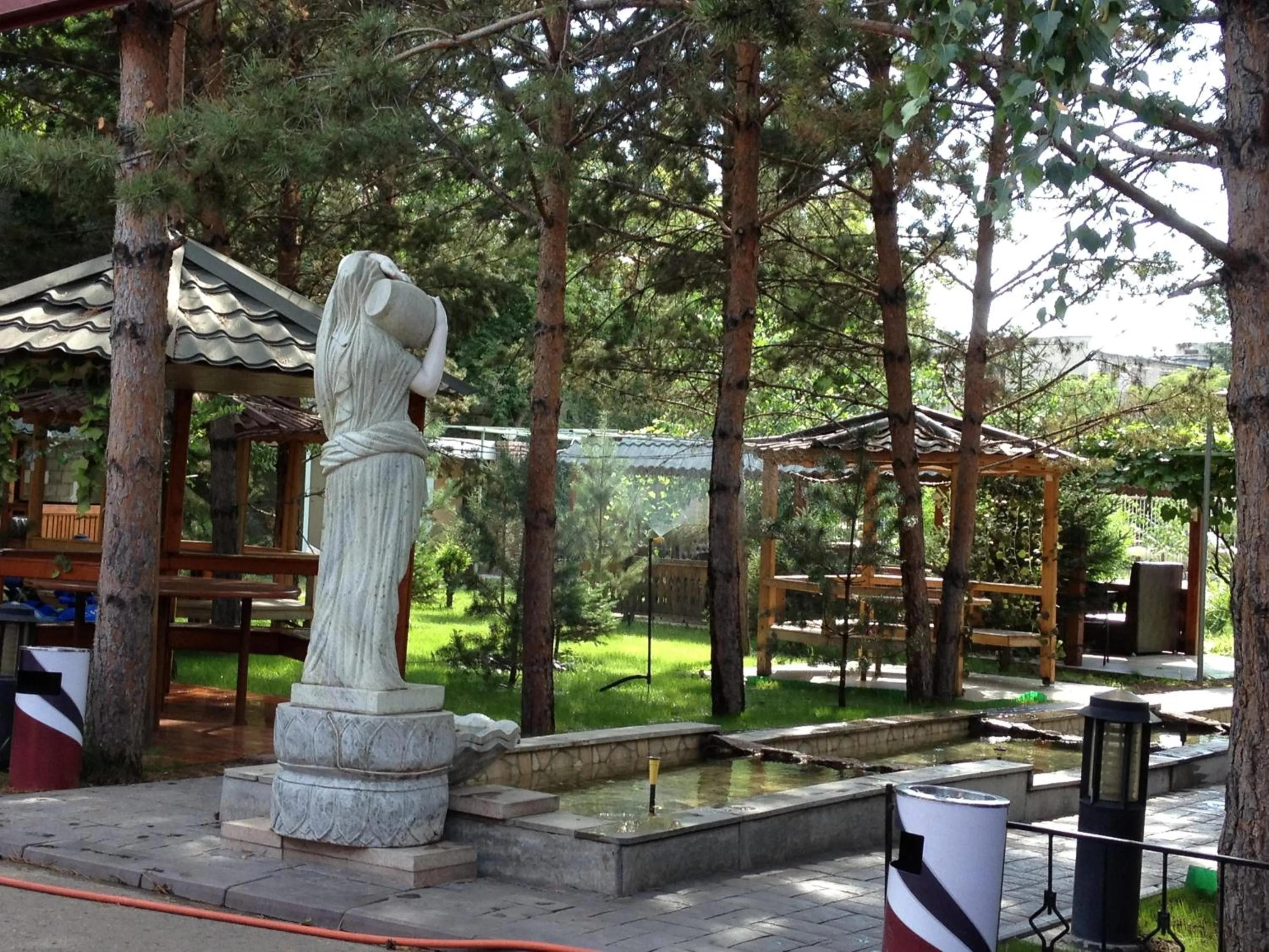 Restaurant/places to eat in Dvin Hotel