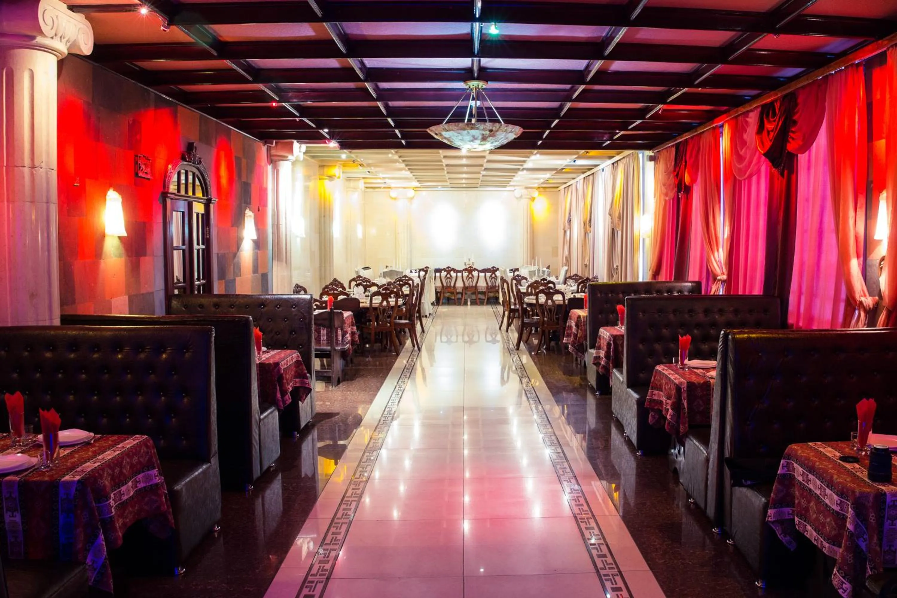 Restaurant/places to eat in Dvin Hotel