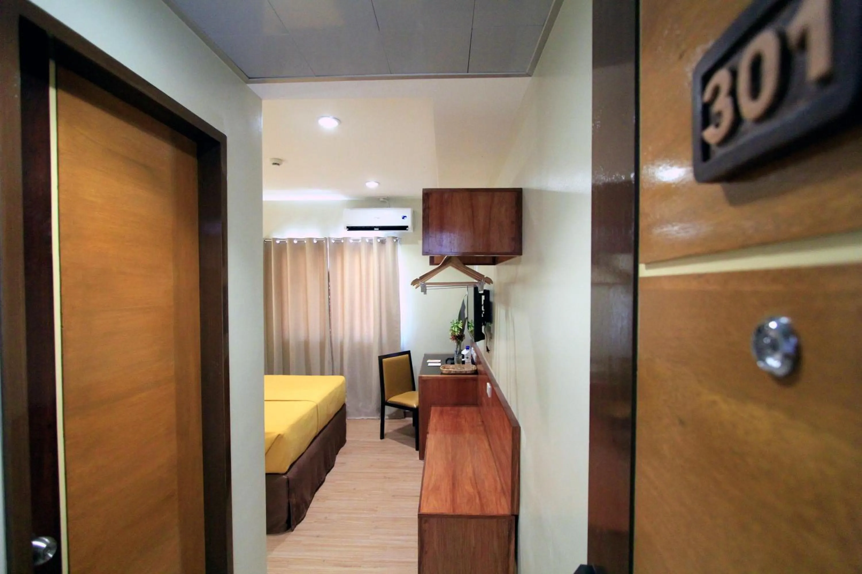 Bed in Coron Soleil Express Hotel