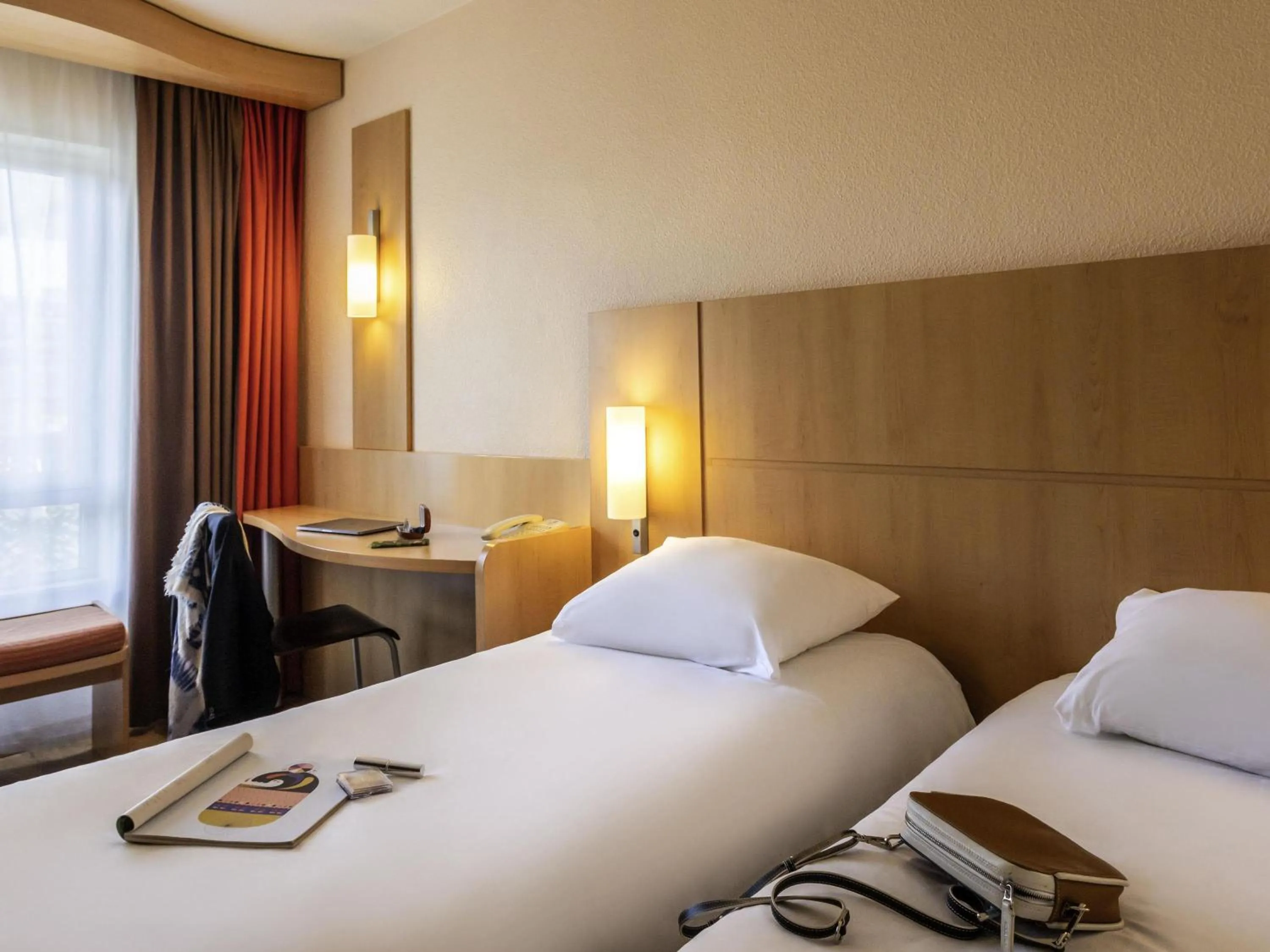 Bedroom, Bed in ibis Antwerpen Centrum