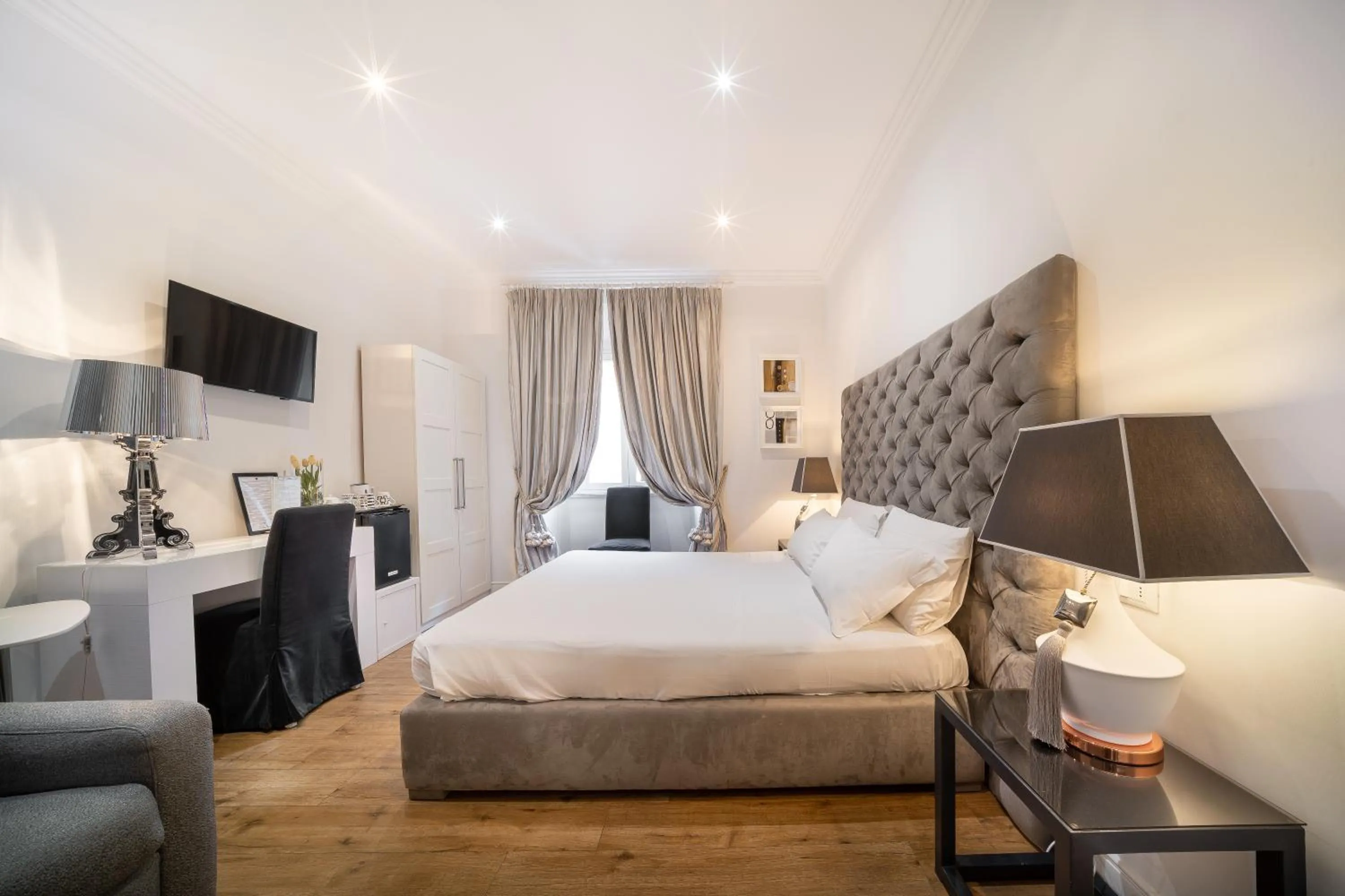 Bed in Vatican Chic B&B