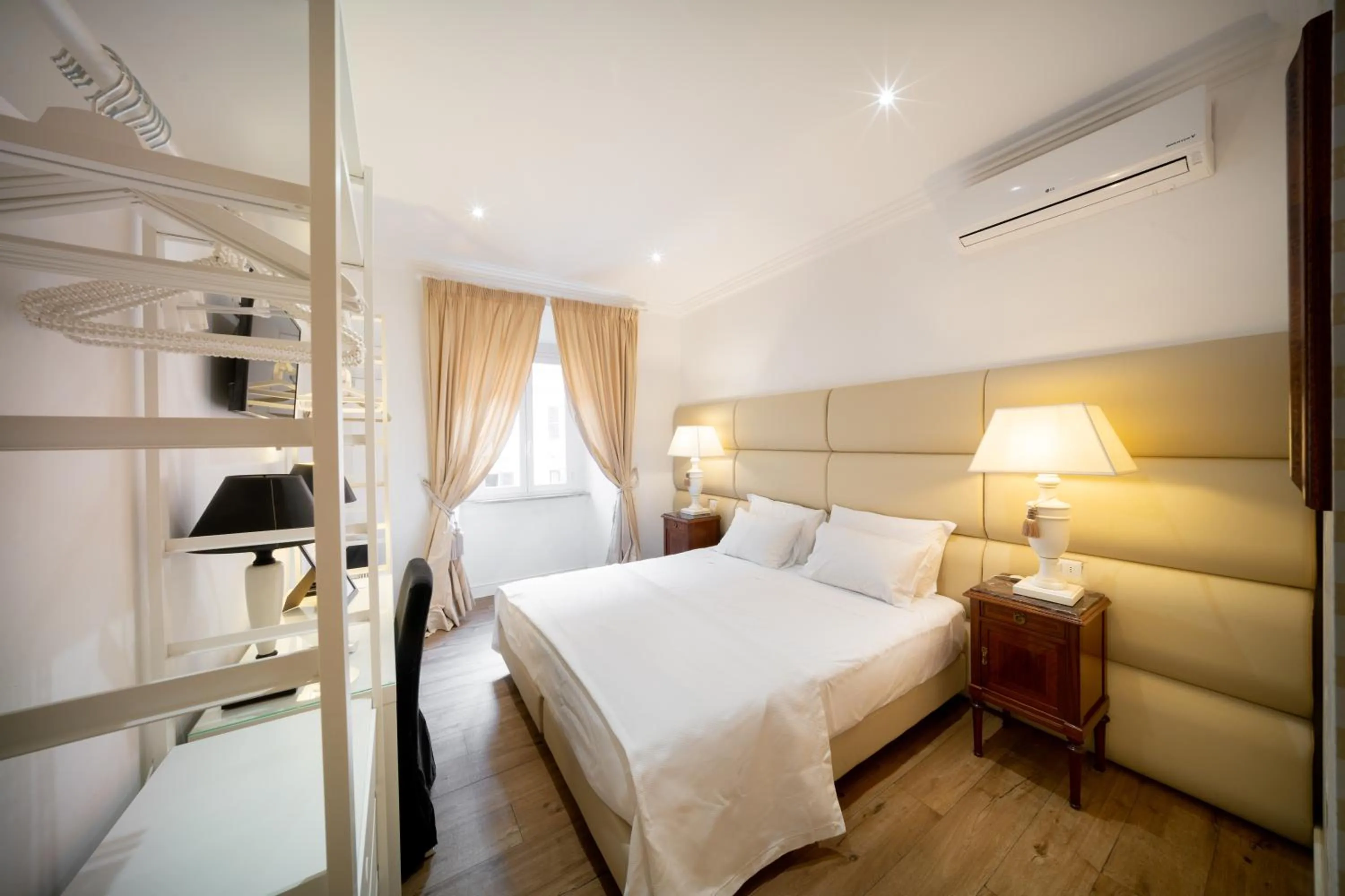 Bed in Vatican Chic B&B