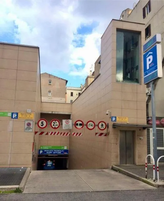 Parking in Vatican Chic B&B