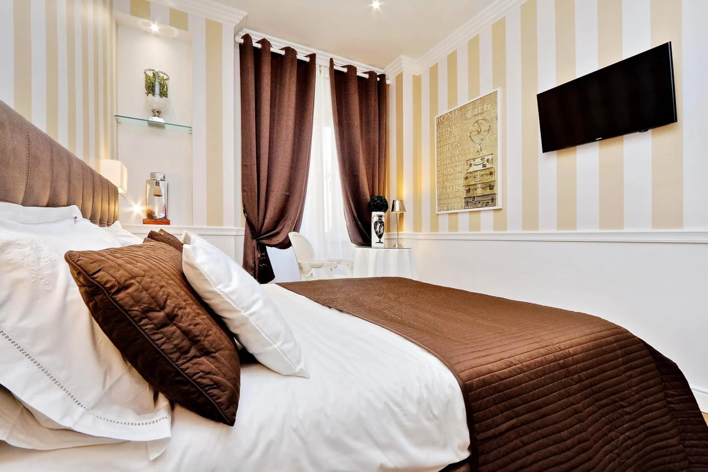 Bedroom, Bed in Vatican Chic B&B