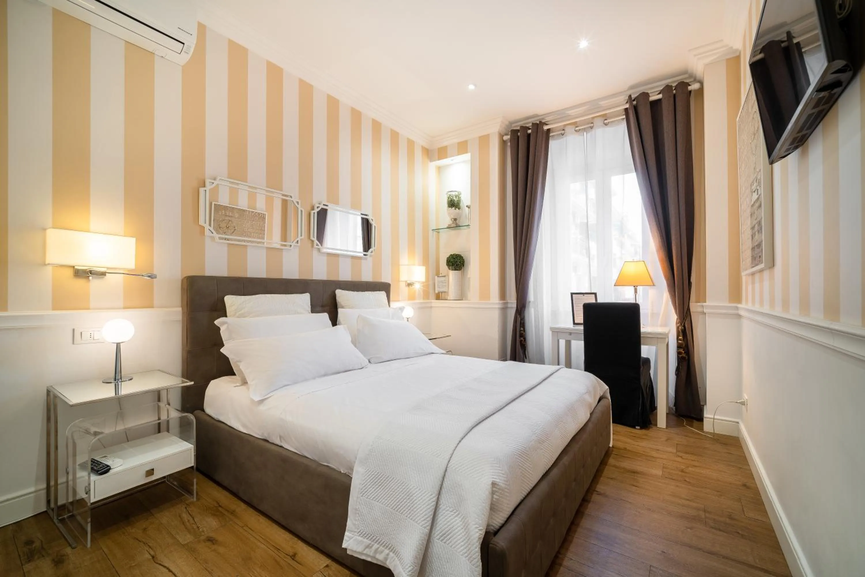 Bed in Vatican Chic B&B