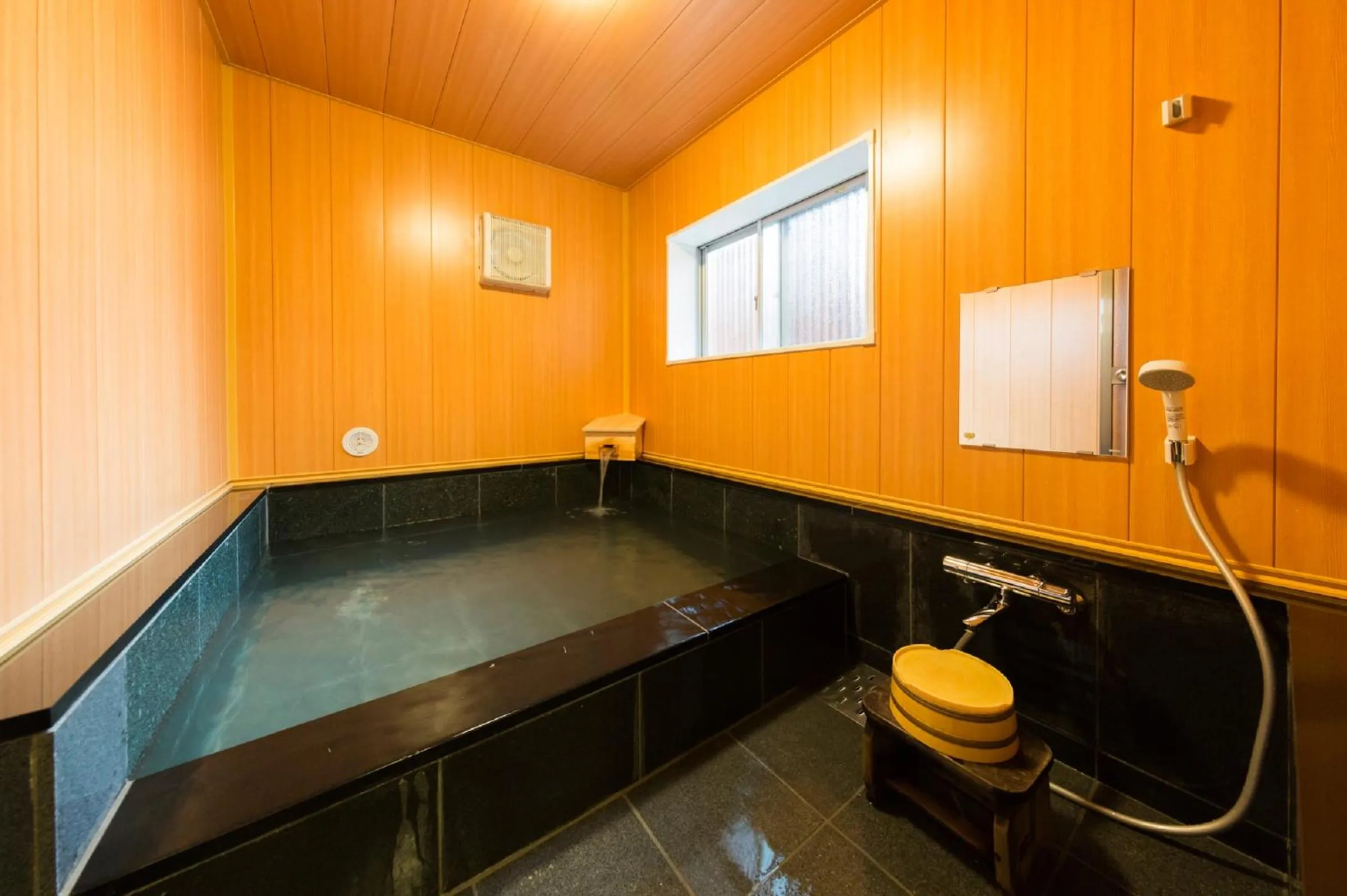 Hot Spring Bath in Hanaingen