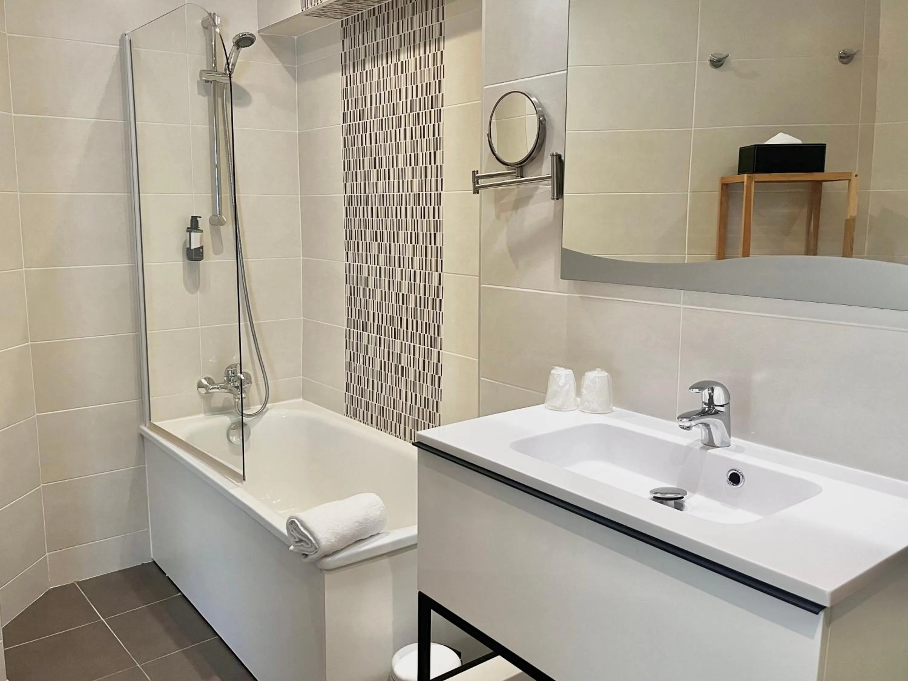 Shower in Le Prose Hôtel