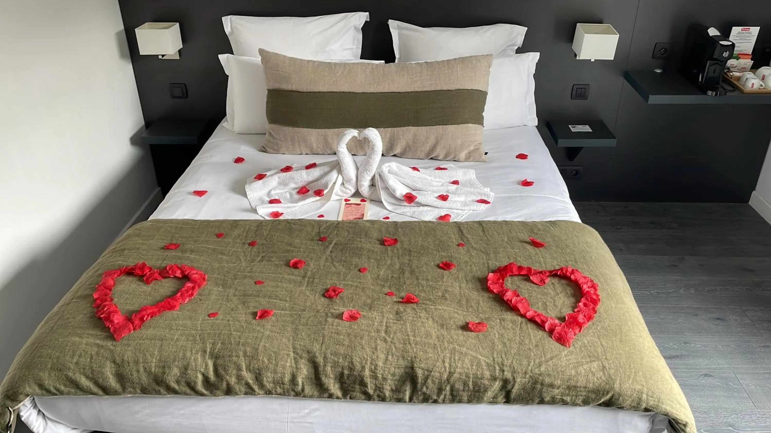 Decorative detail, Bed in Le Prose Hôtel