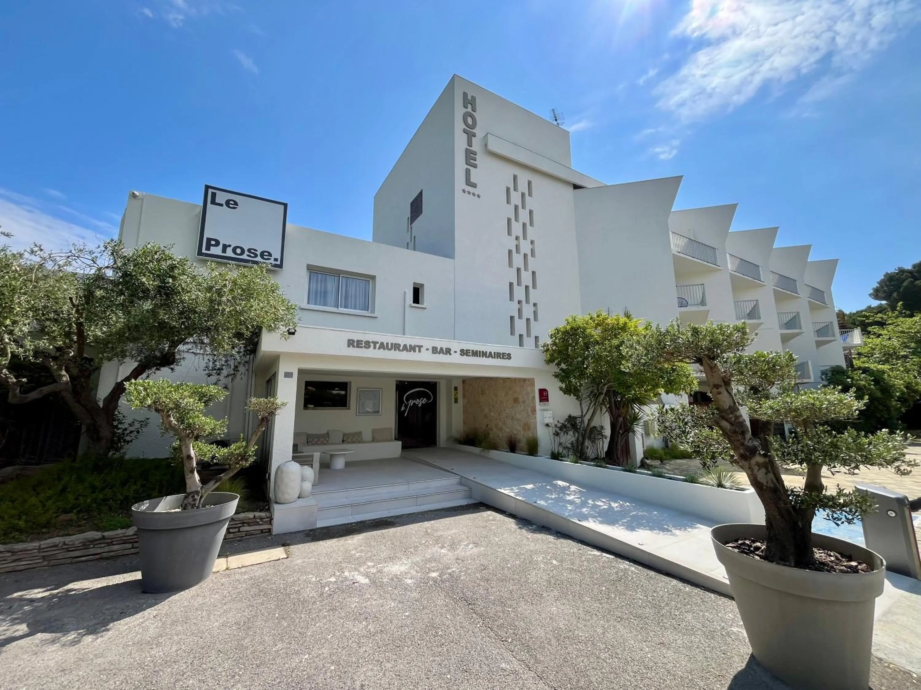 Facade/entrance in Le Prose Hôtel