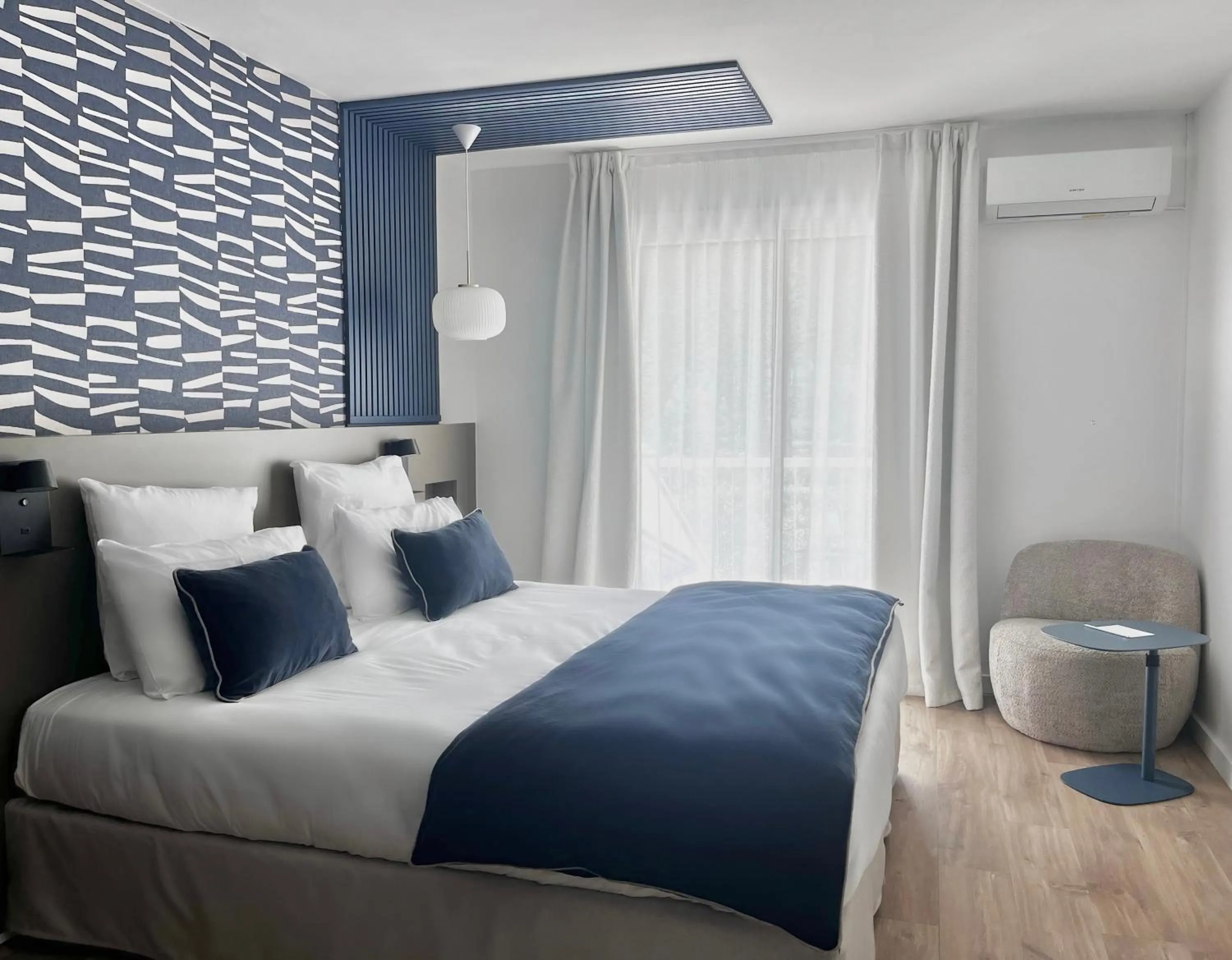 Bed in Le Prose Hôtel