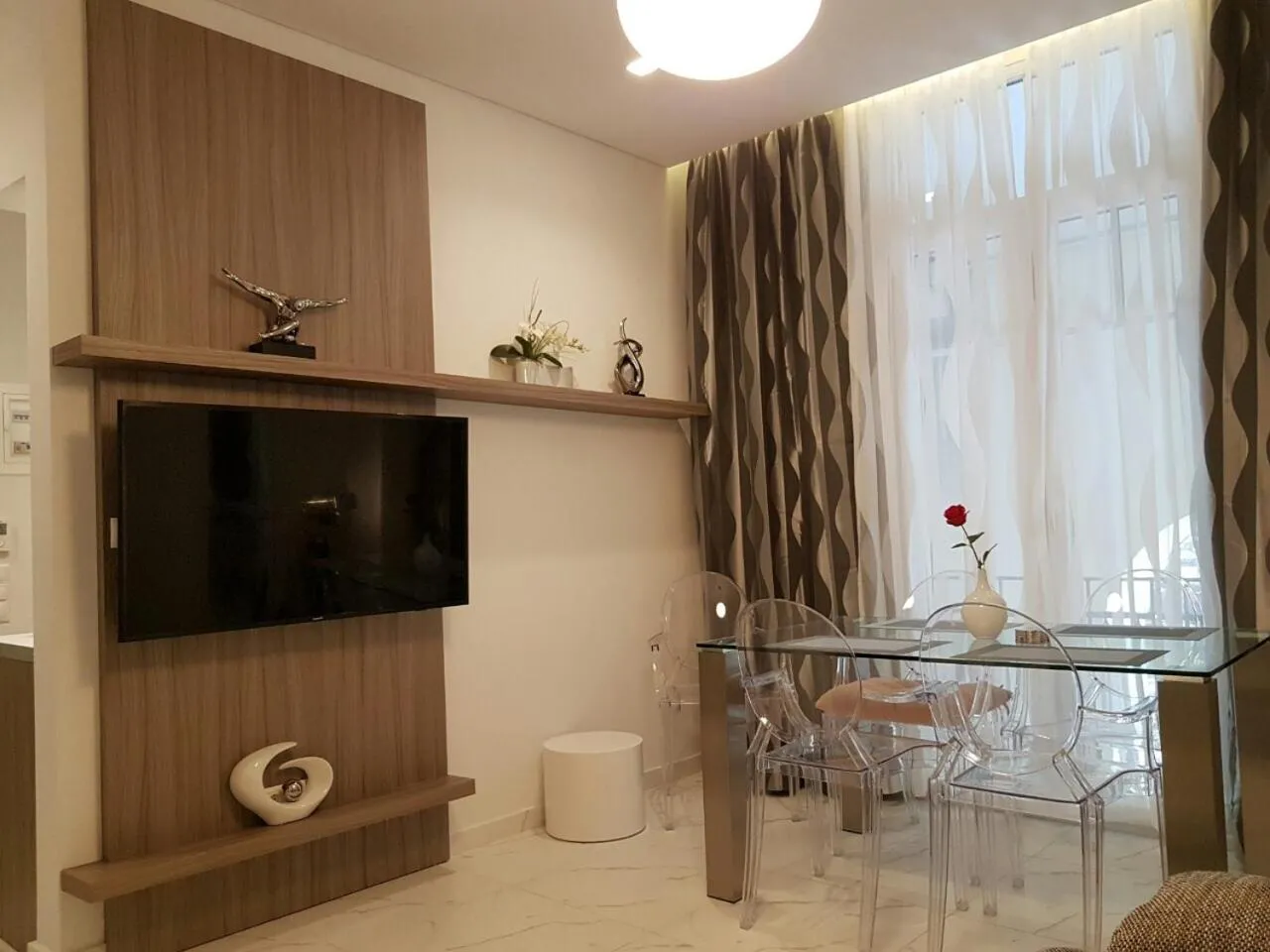 Laura Aristotelous Square Apartment
