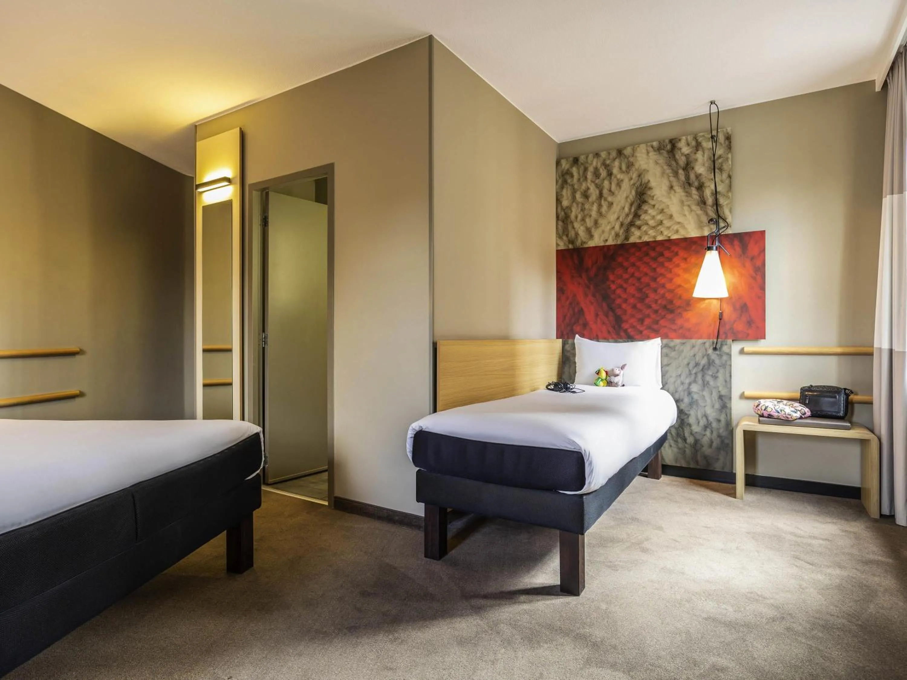 Bedroom, Bed in ibis Hotel Brussels off Grand'Place