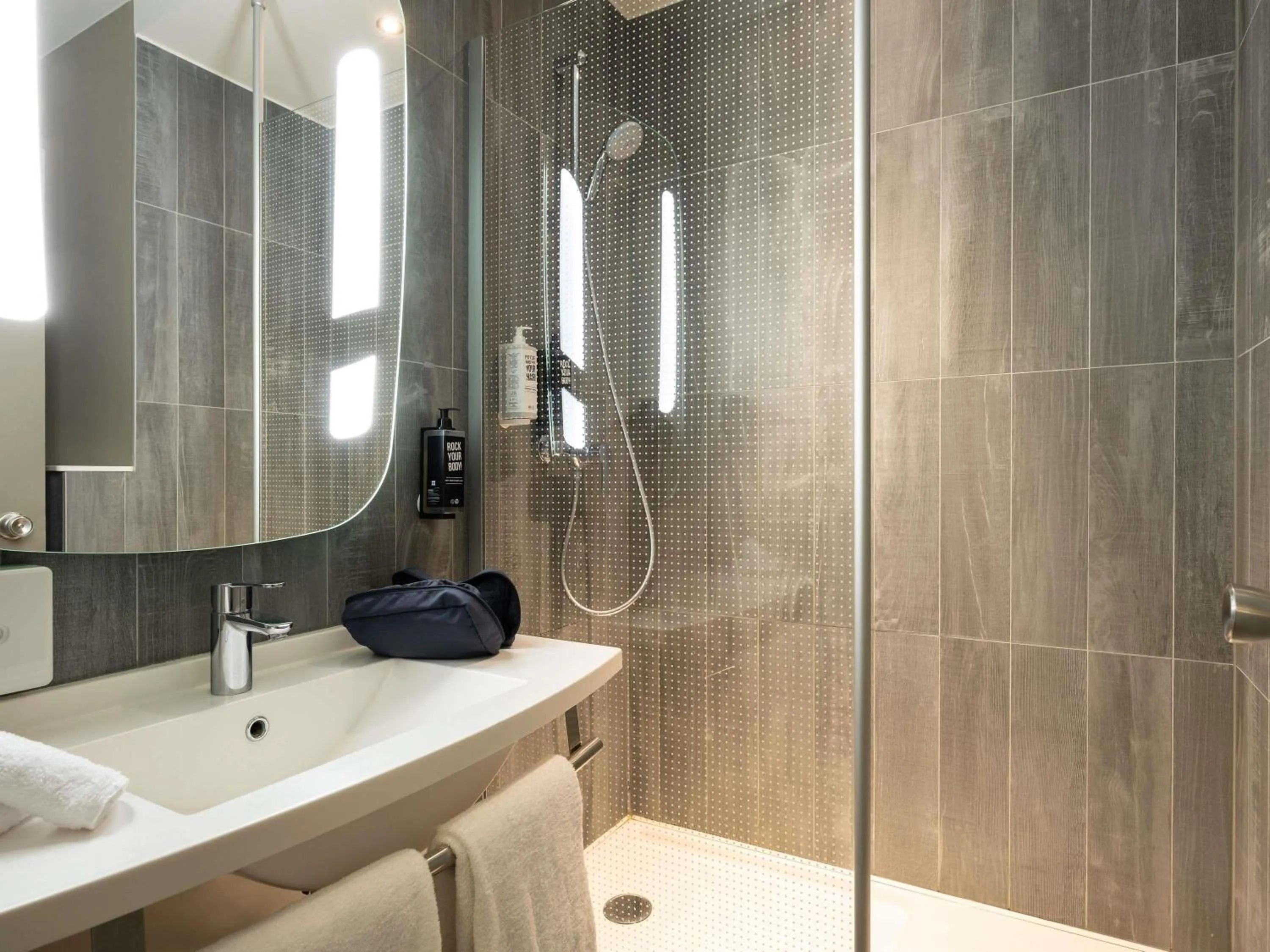 Bedroom in ibis Hotel Brussels off Grand'Place