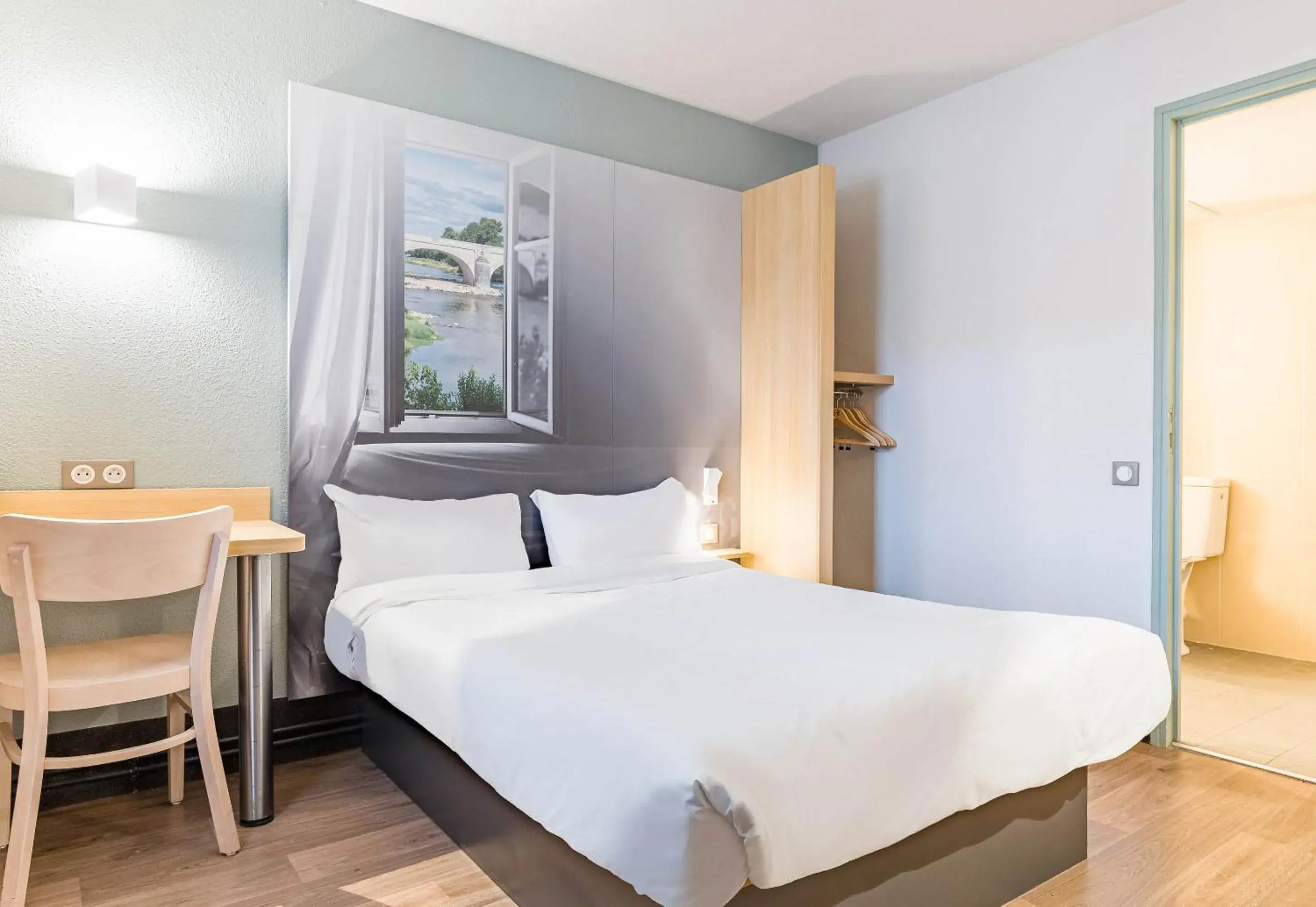 Double Room - Disability Access in B&B HOTEL Tours Nord 1 Val de Loire Double Room - Disability Access in B&B HOTEL Tours Nord 1 Val de Loire