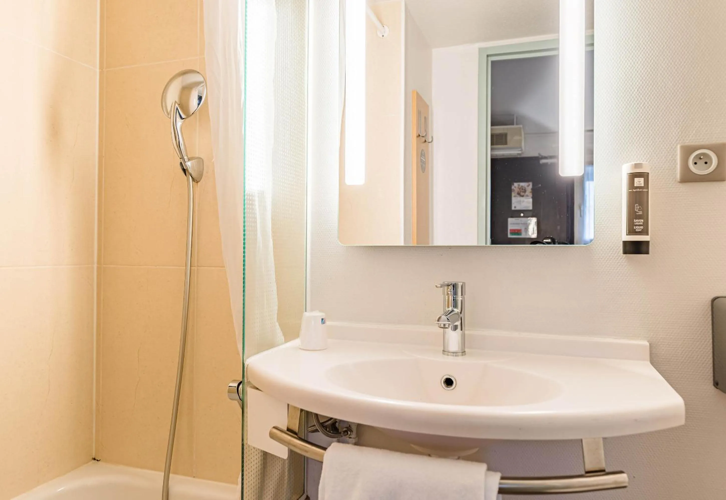 Bathroom in B&B HOTEL Tours Nord 1 Val de Loire