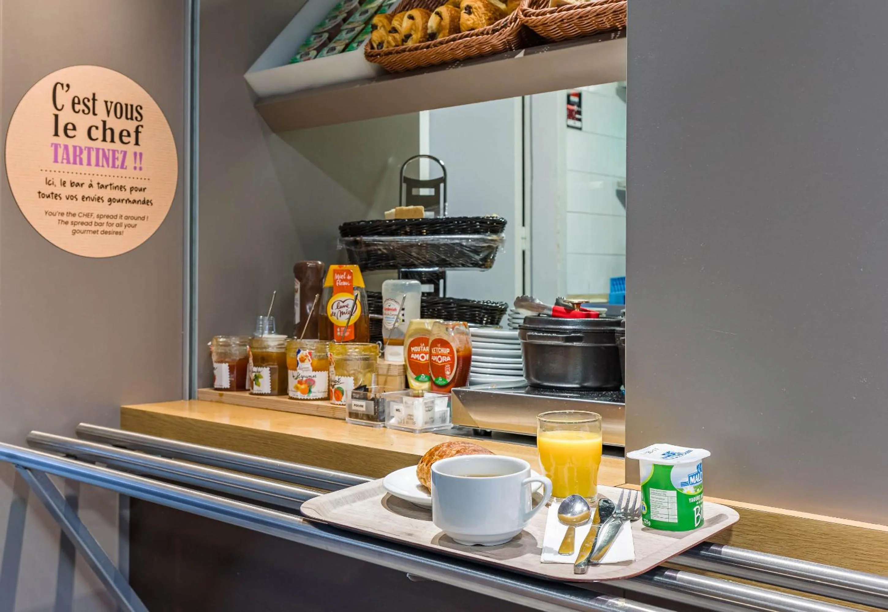 Buffet breakfast in B&B HOTEL Tours Nord 1 Val de Loire