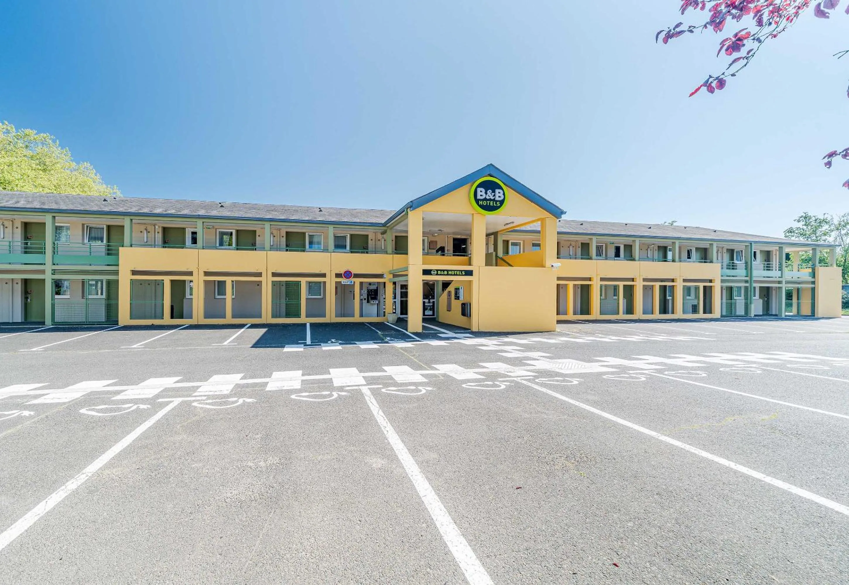 Property building in B&B HOTEL Tours Nord 1 Val de Loire