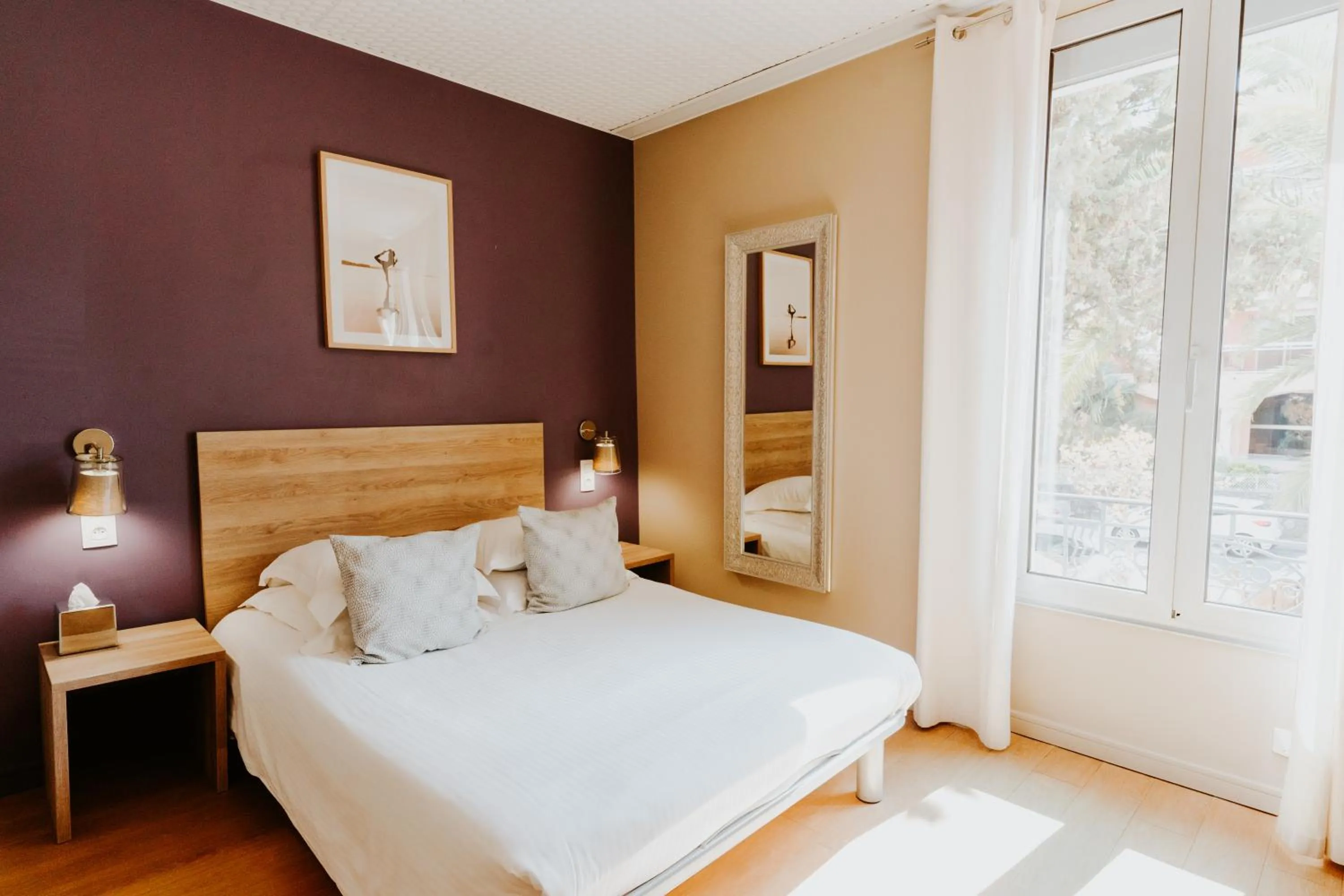 Bedroom, Bed in Hôtel Le Petit Castel