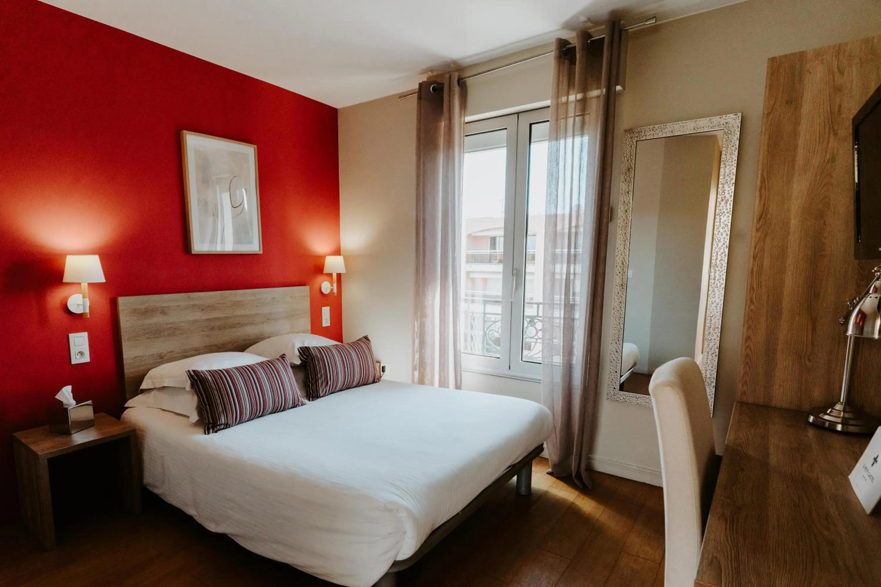 Bedroom, Bed in Hôtel Le Petit Castel