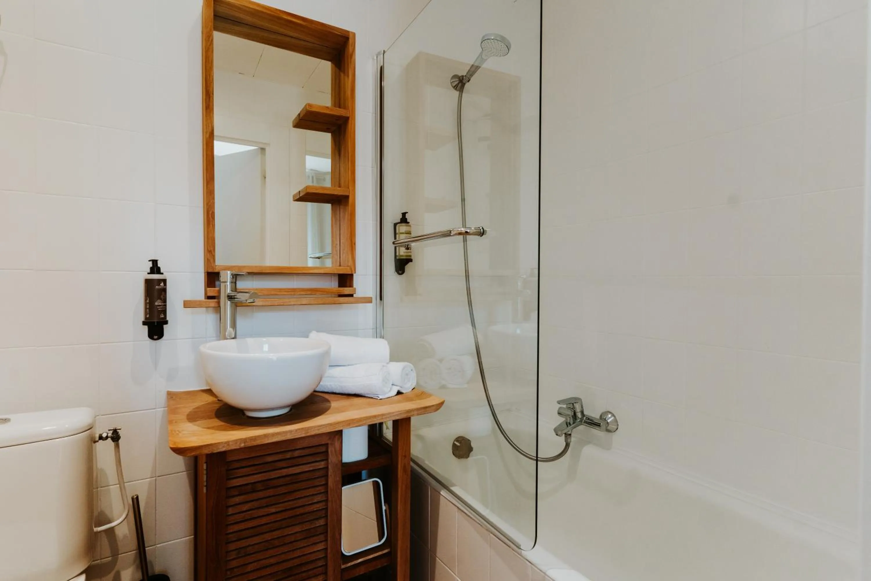 Bathroom in Hôtel Le Petit Castel