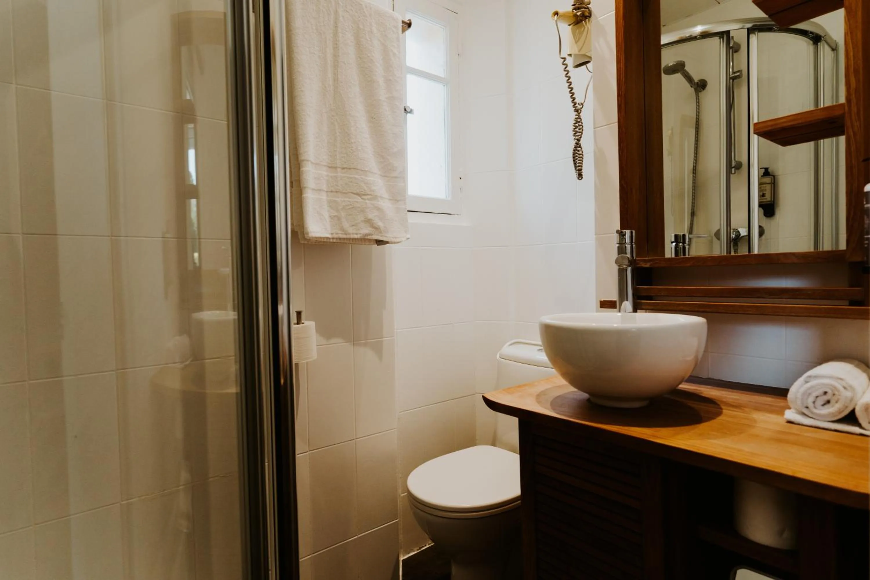 Bathroom in Hôtel Le Petit Castel