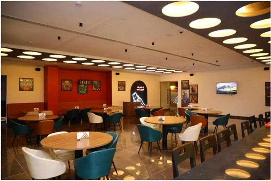 Restaurant/places to eat in SRM Hotel Maraimalai Nagar Chennai