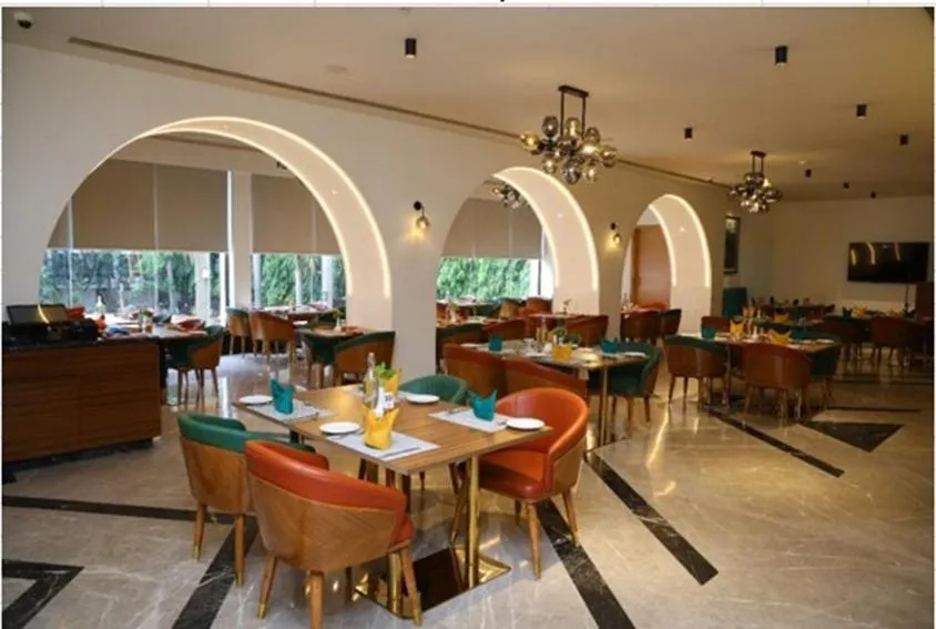 Restaurant/places to eat in SRM Hotel Maraimalai Nagar Chennai