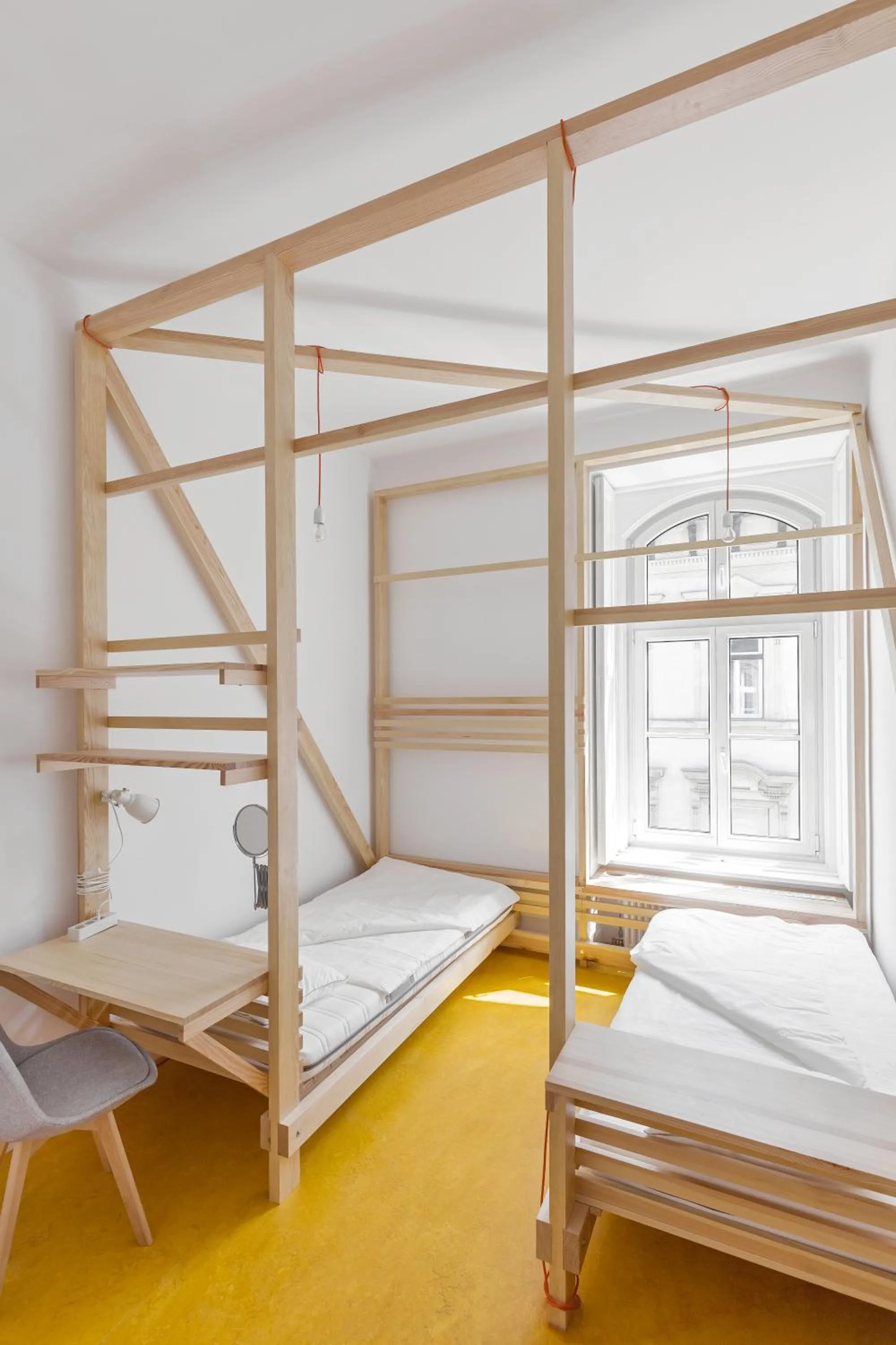 Bedroom, Bed in Flow Spaces