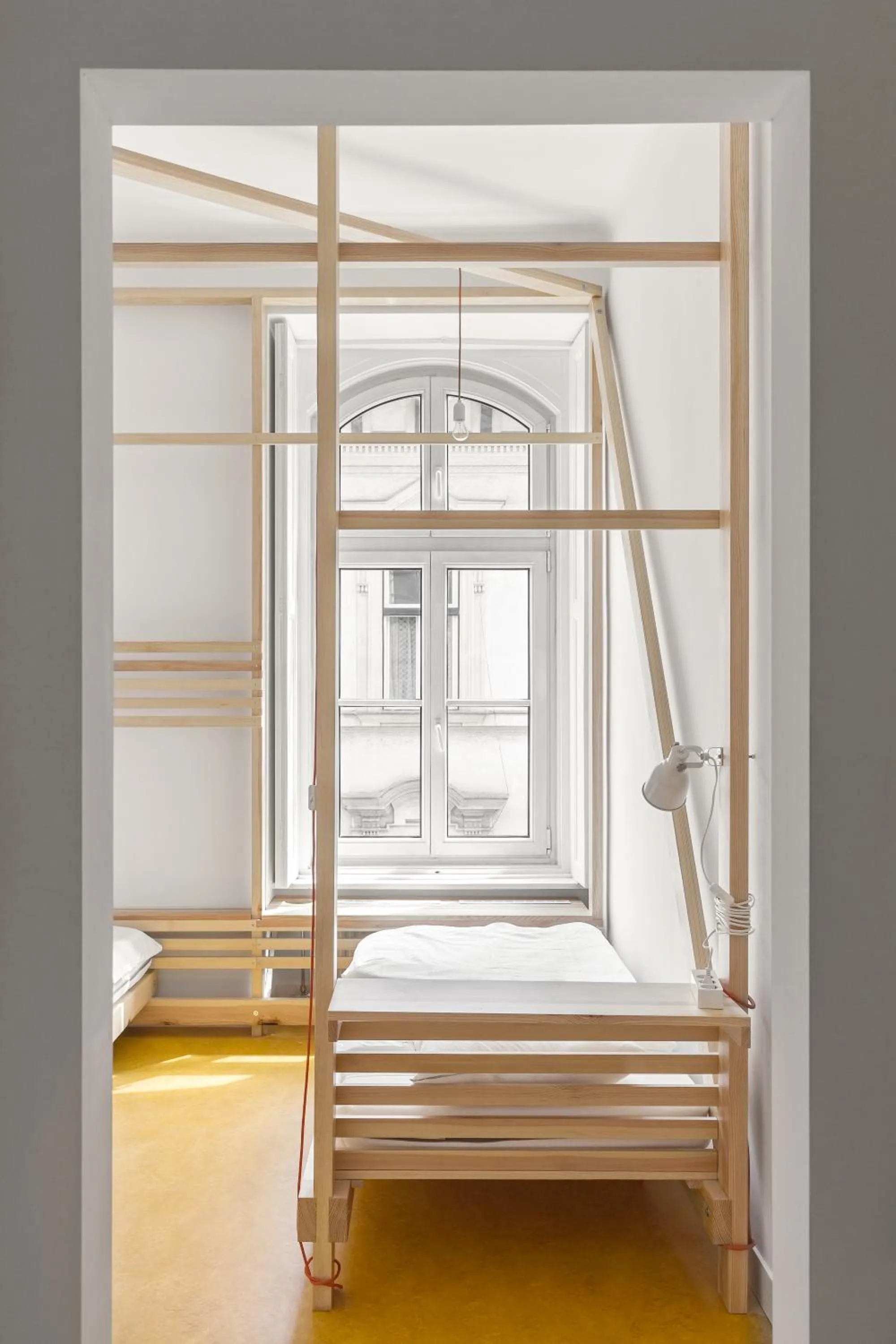 Photo of the whole room, Bed in Flow Spaces