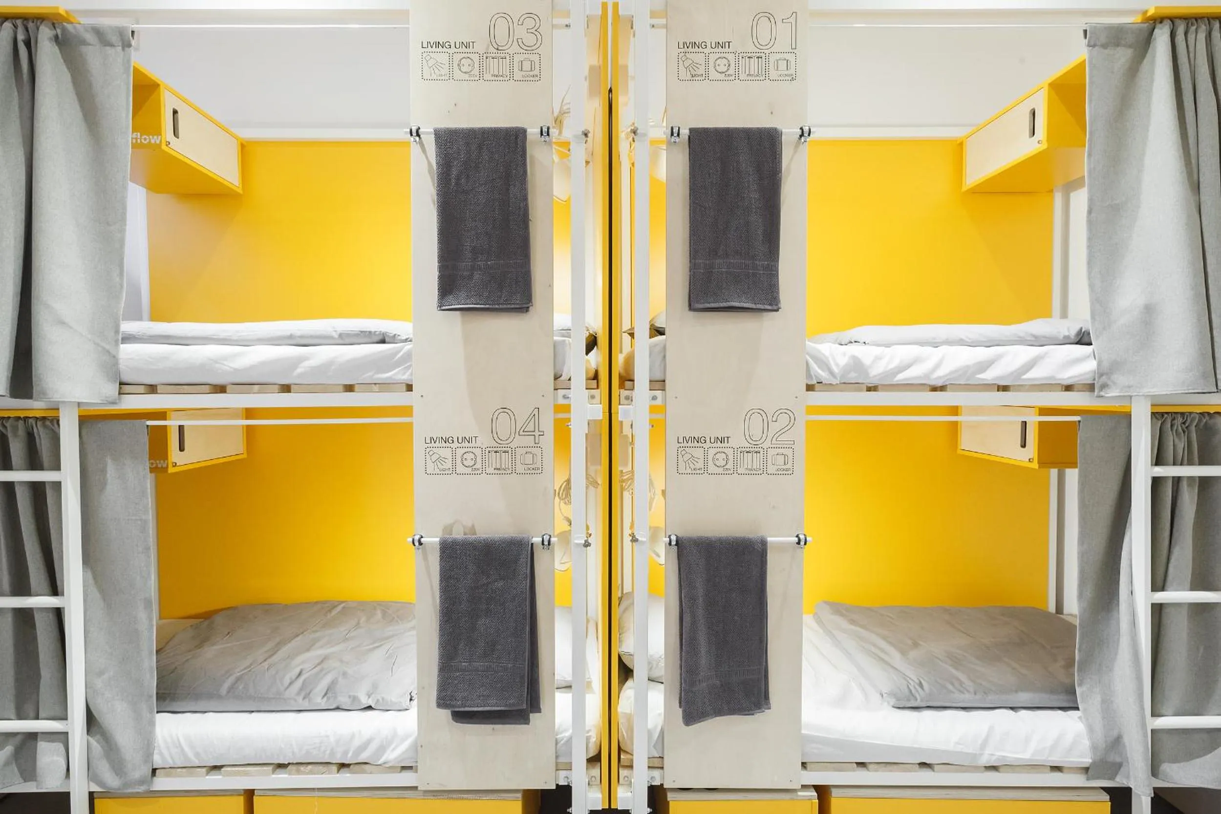 Bedroom, Bed in Flow Spaces