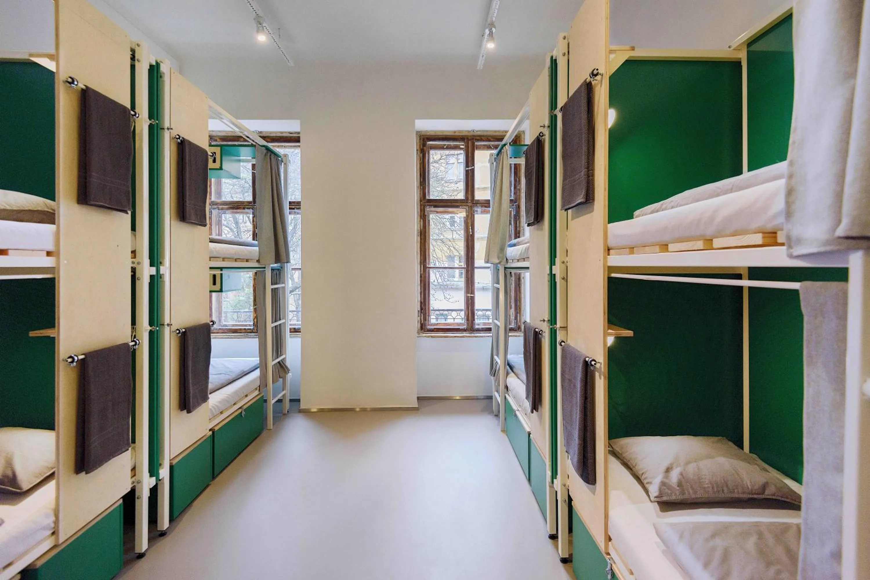 Bedroom, Bed in Flow Spaces