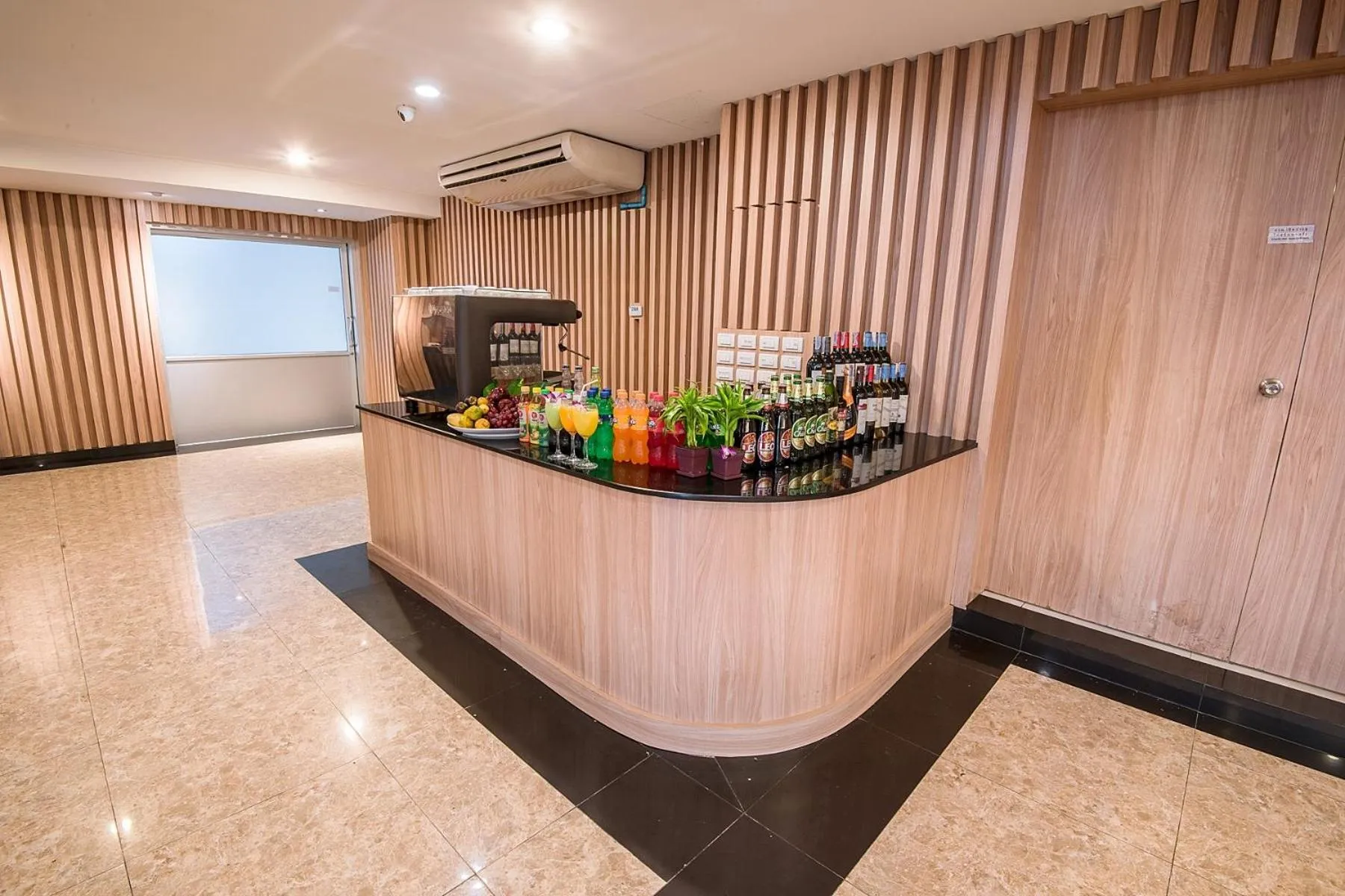 Lounge or bar in The Cotai Luxury Design Hotel