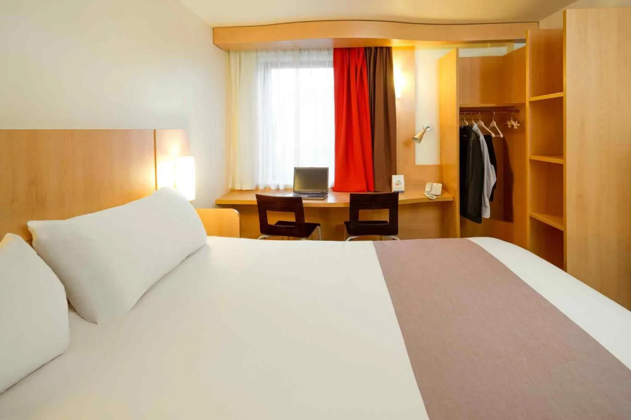 Bedroom, Bed in ibis Hotel Brussels Airport
