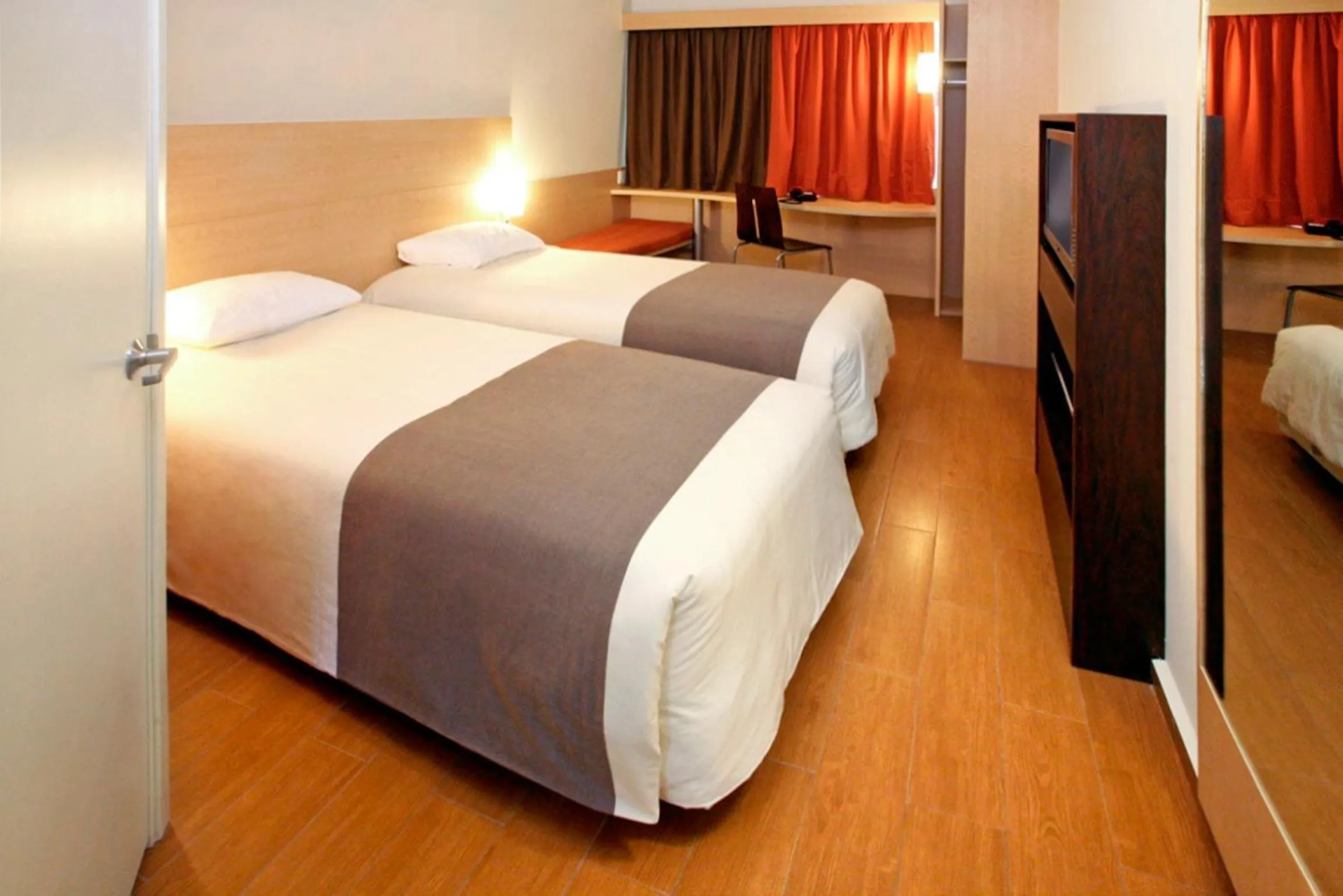 Bed in ibis Hotel Brussels Airport