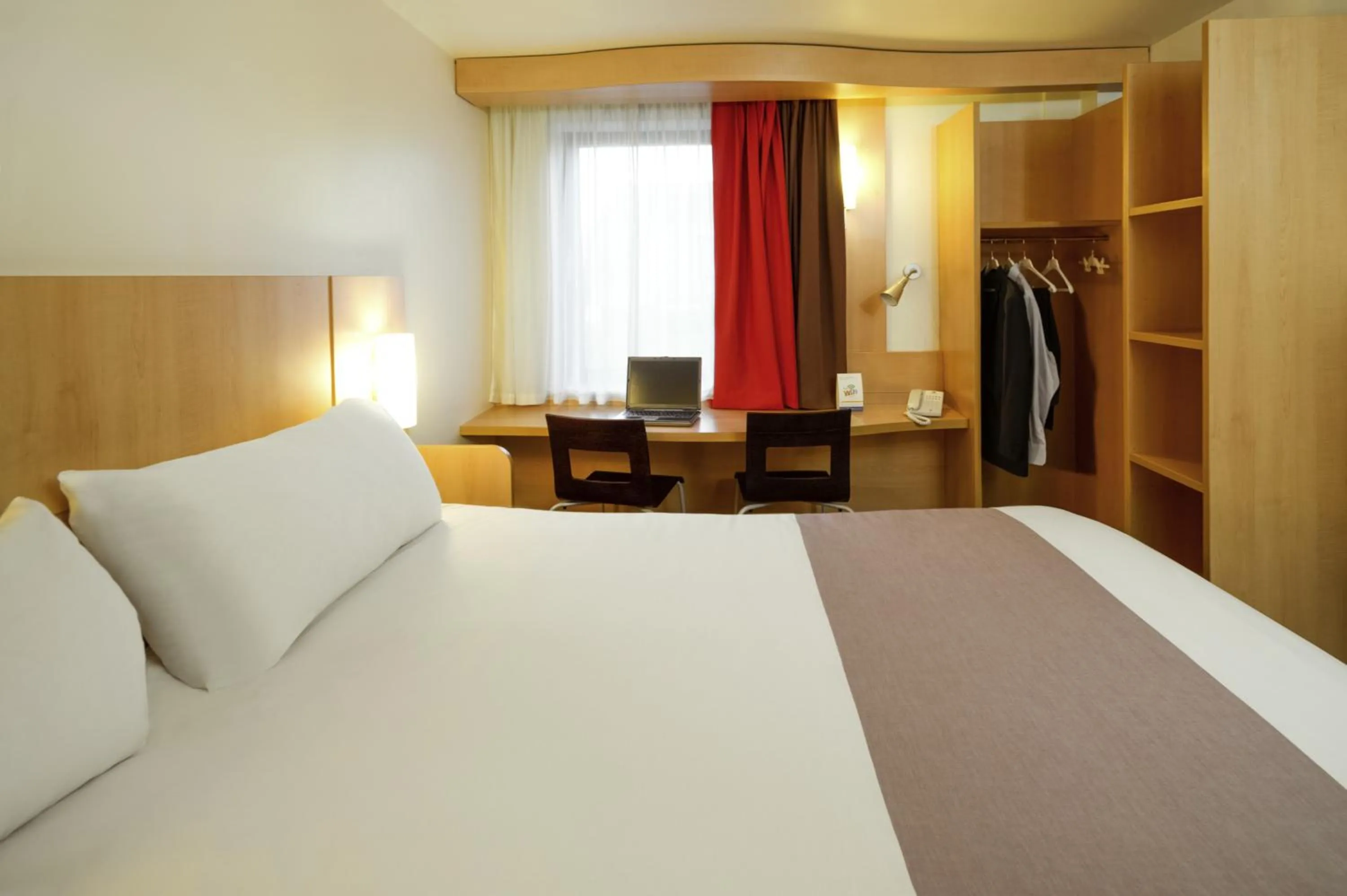 Photo of the whole room, Bed in ibis Hotel Brussels Airport