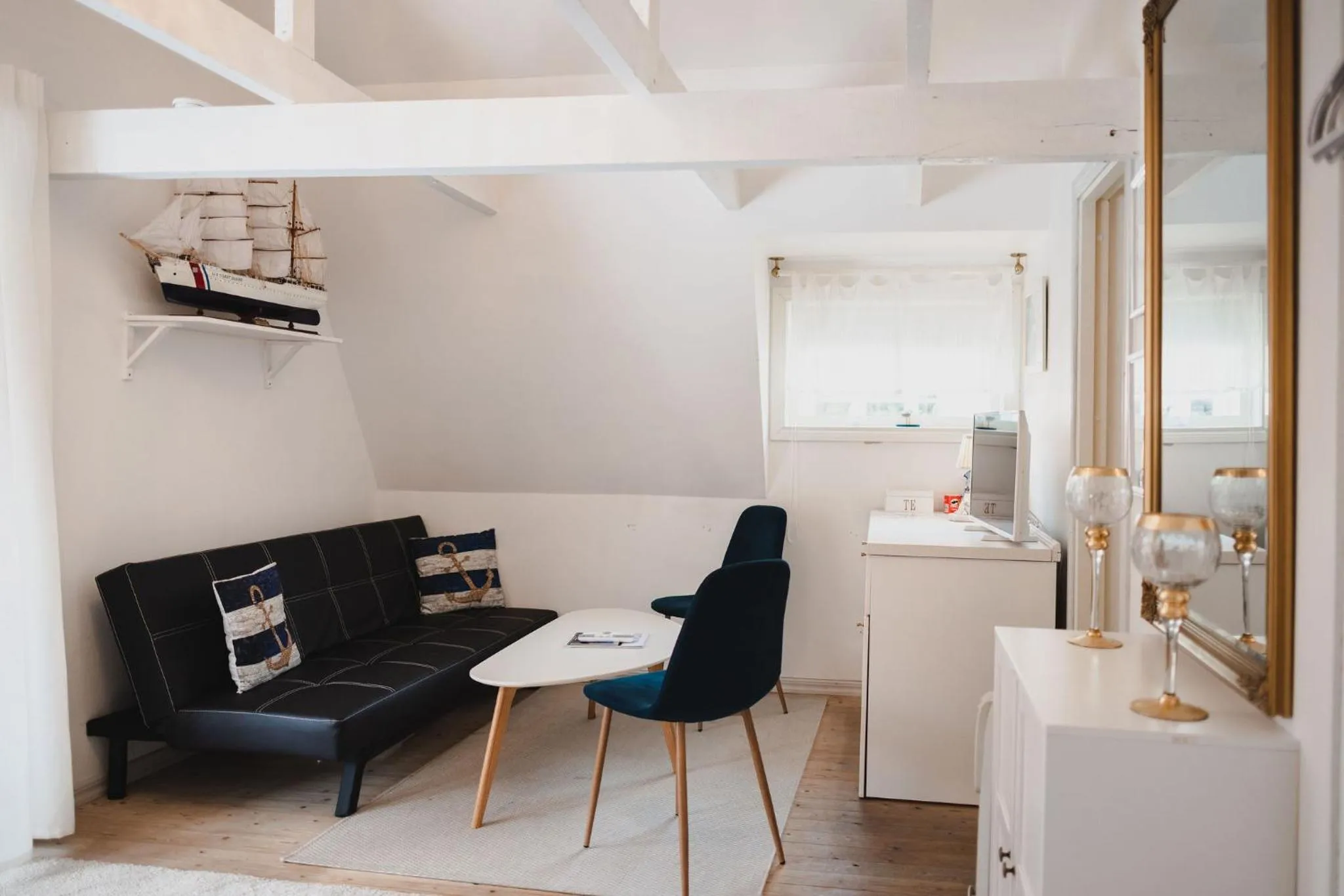 Living room in Gårdshotell Klockargården Öregrund