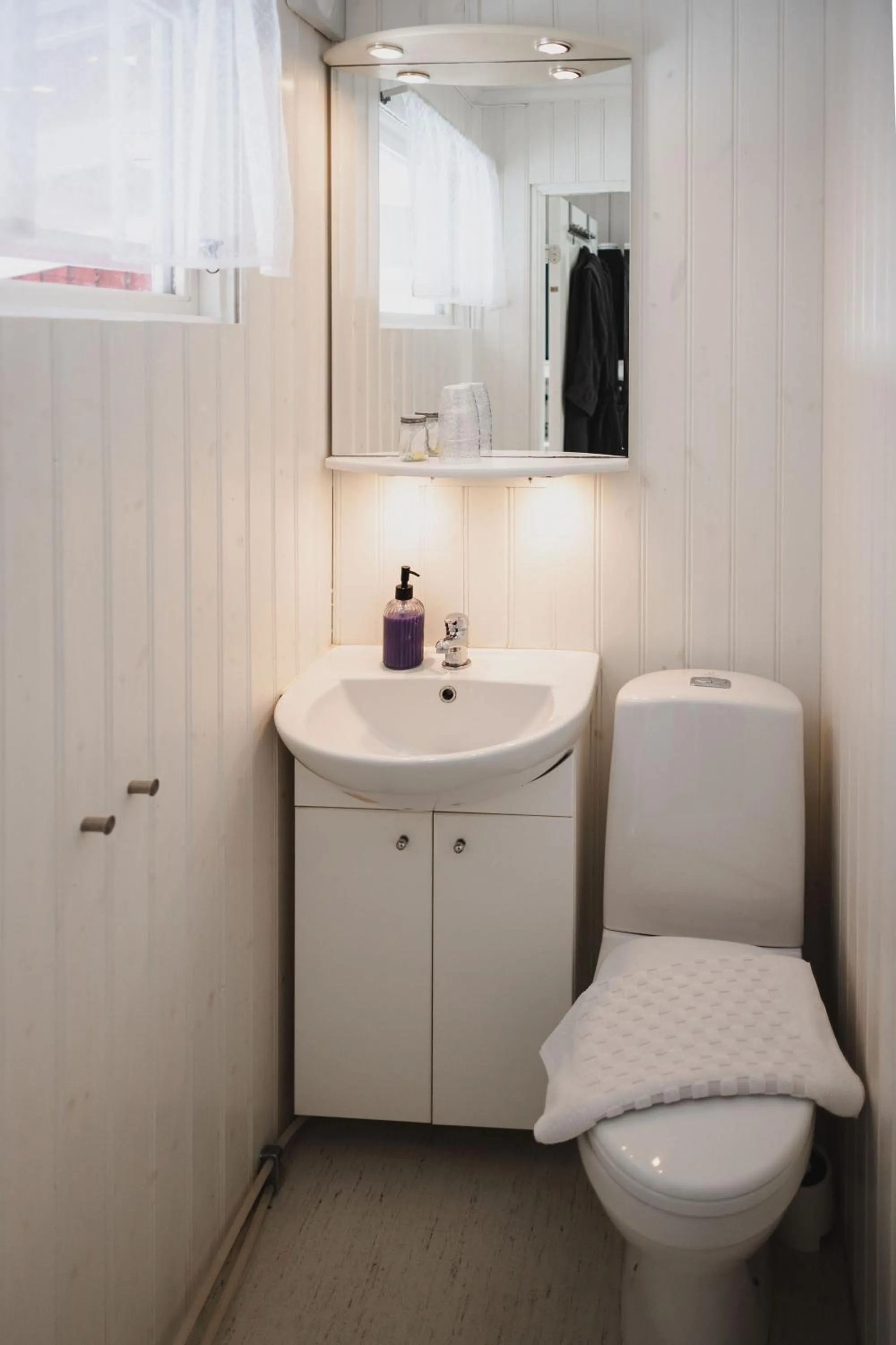 Toilet in Gårdshotell Klockargården Öregrund