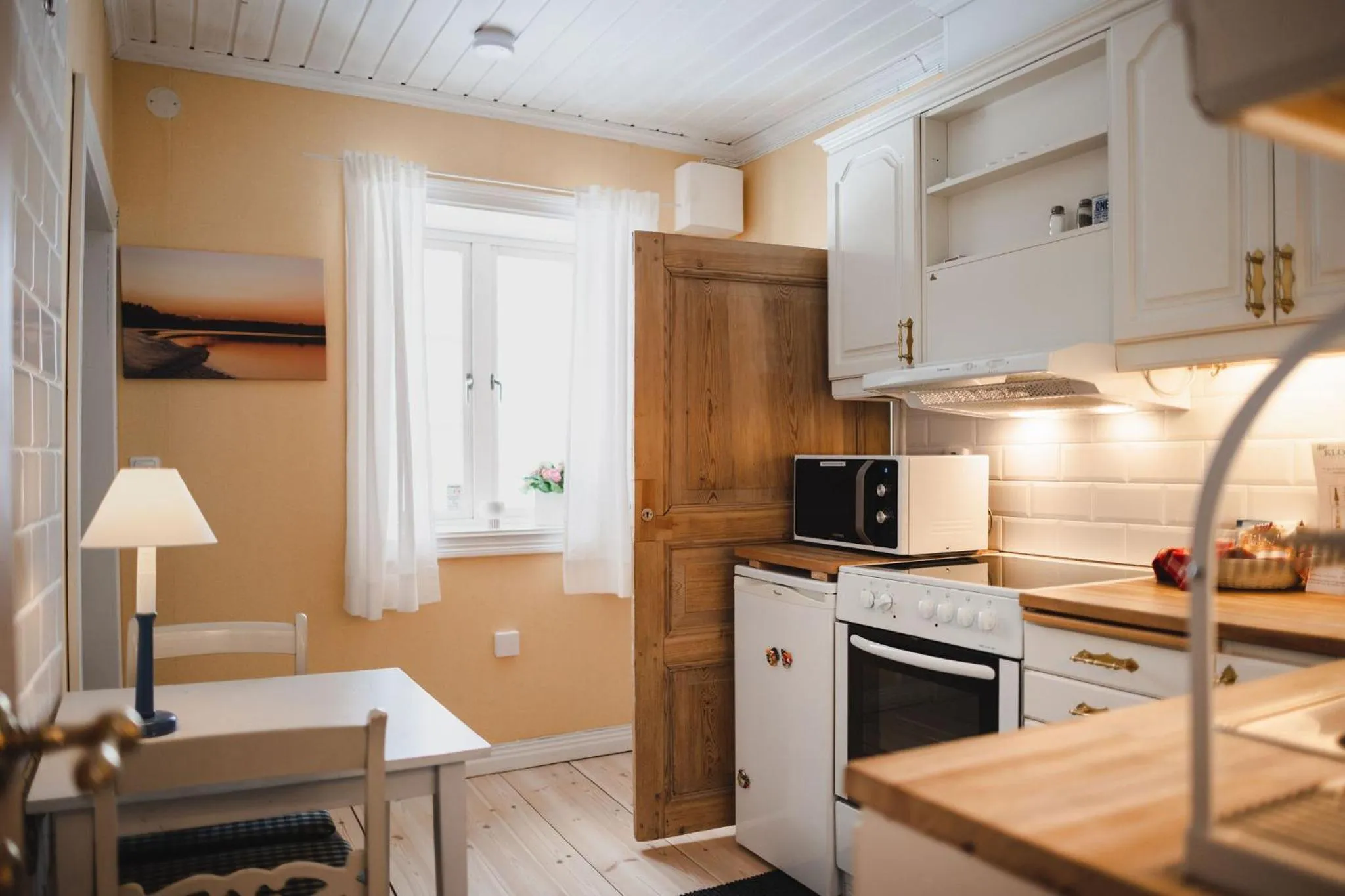 Kitchen or kitchenette in Gårdshotell Klockargården Öregrund