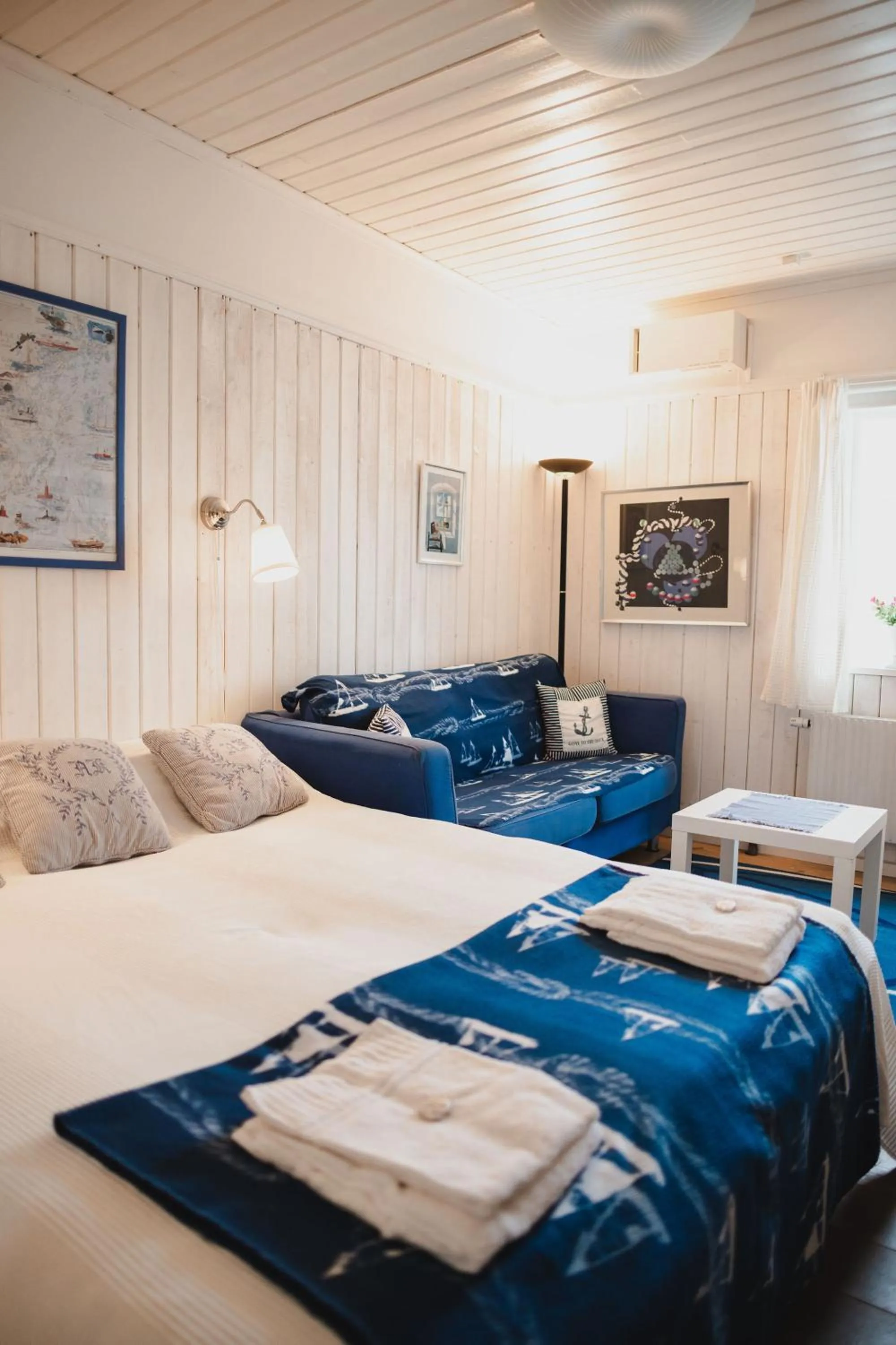 Bed in Gårdshotell Klockargården Öregrund