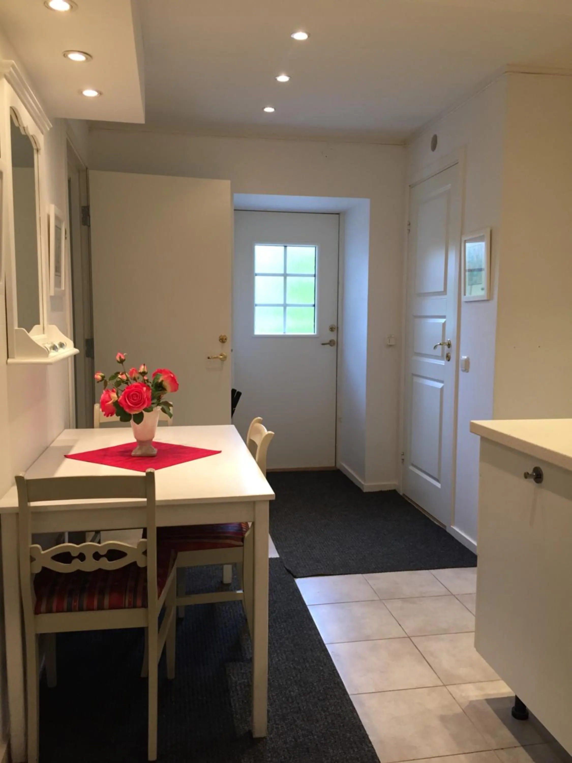 Kitchen or kitchenette in Gårdshotell Klockargården Öregrund