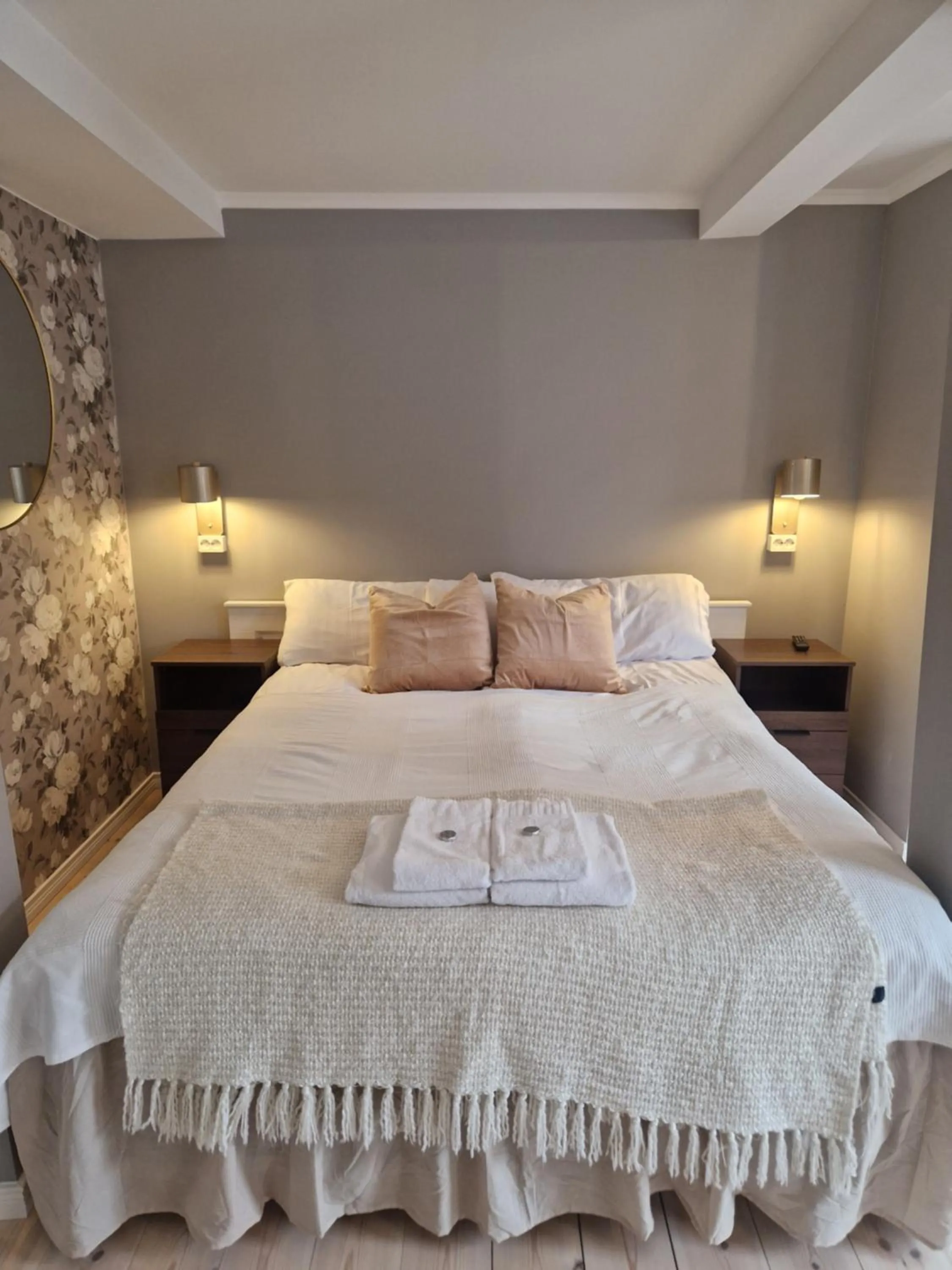 Bed in Gårdshotell Klockargården Öregrund