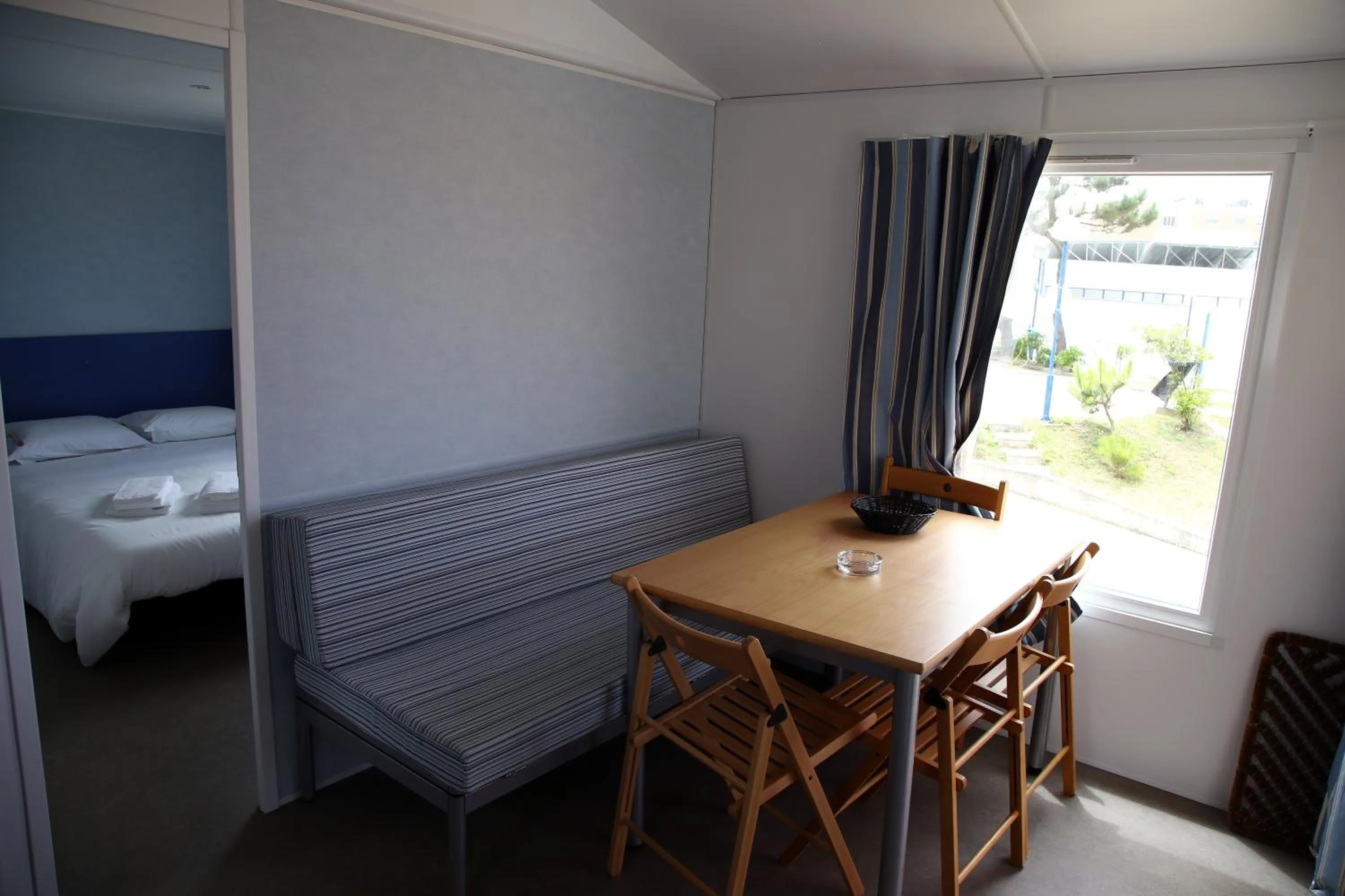 Living room, Bed in Parque de Campismo Orbitur Canidelo