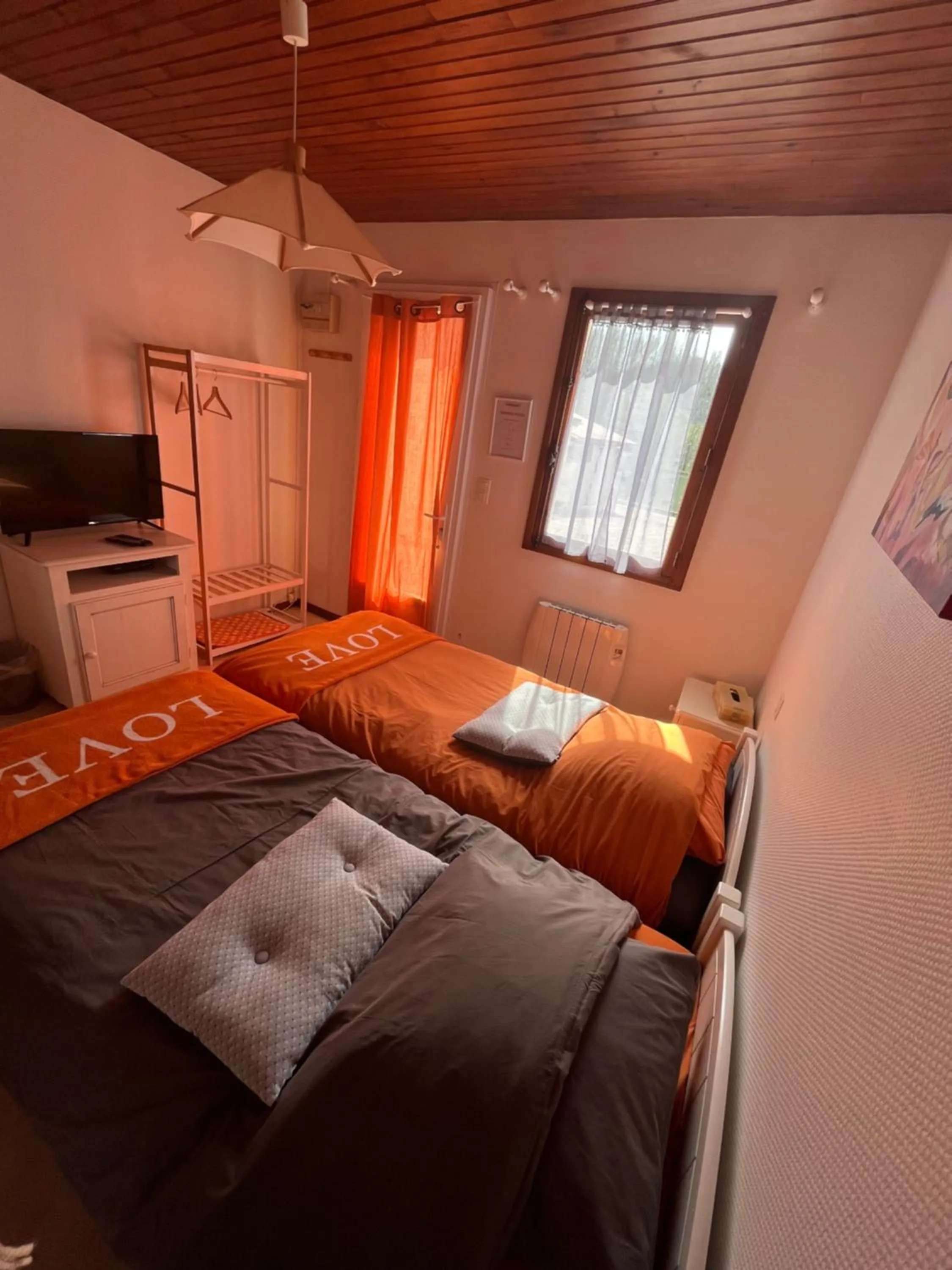 Photo of the whole room, Bed in Le Domaine de L'étang de Sandanet