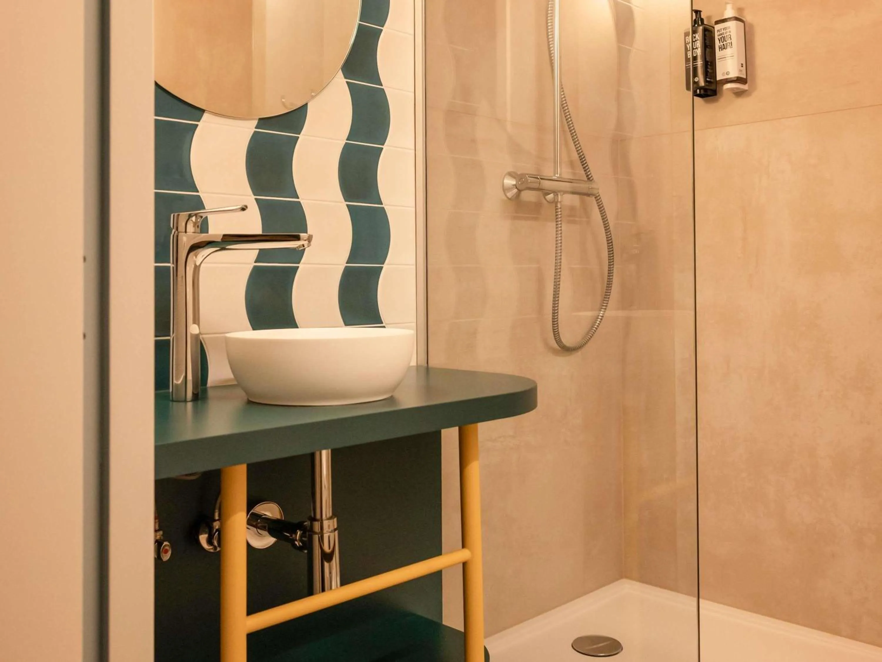 Bedroom in ibis Styles Brugge Centrum