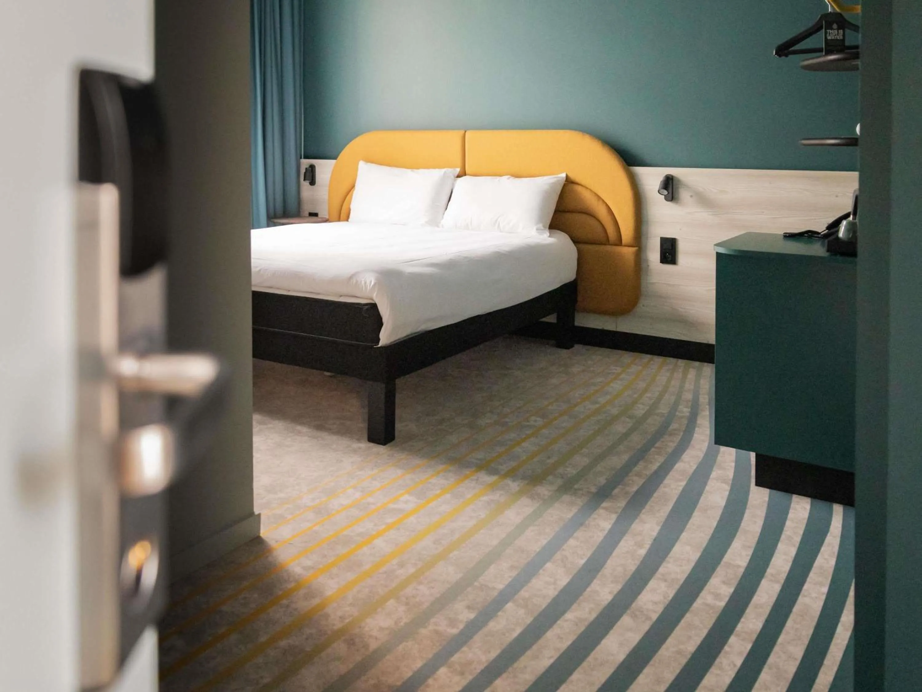 Bedroom, Bed in ibis Styles Brugge Centrum